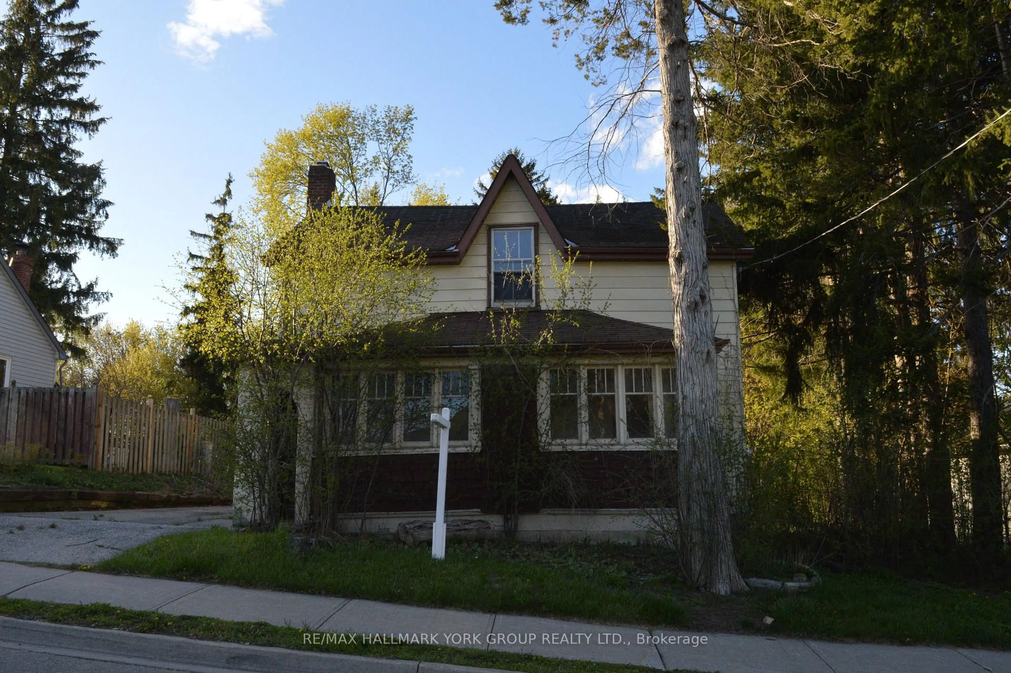 Unknown for 148 Centre St, Aurora Ontario L4G 1K1