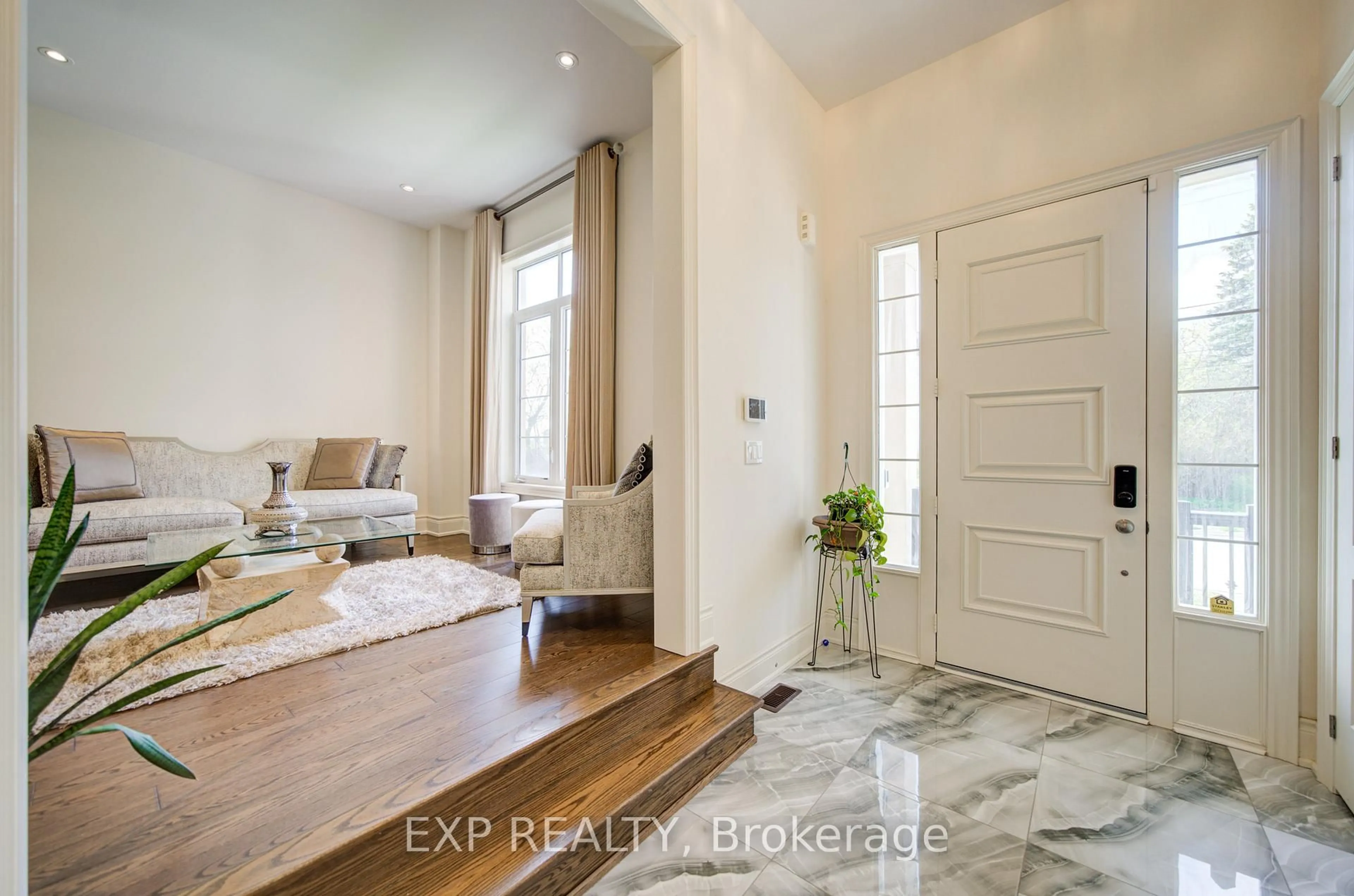 Indoor entryway for 163 Hillsview Dr, Richmond Hill Ontario L4C 2R4