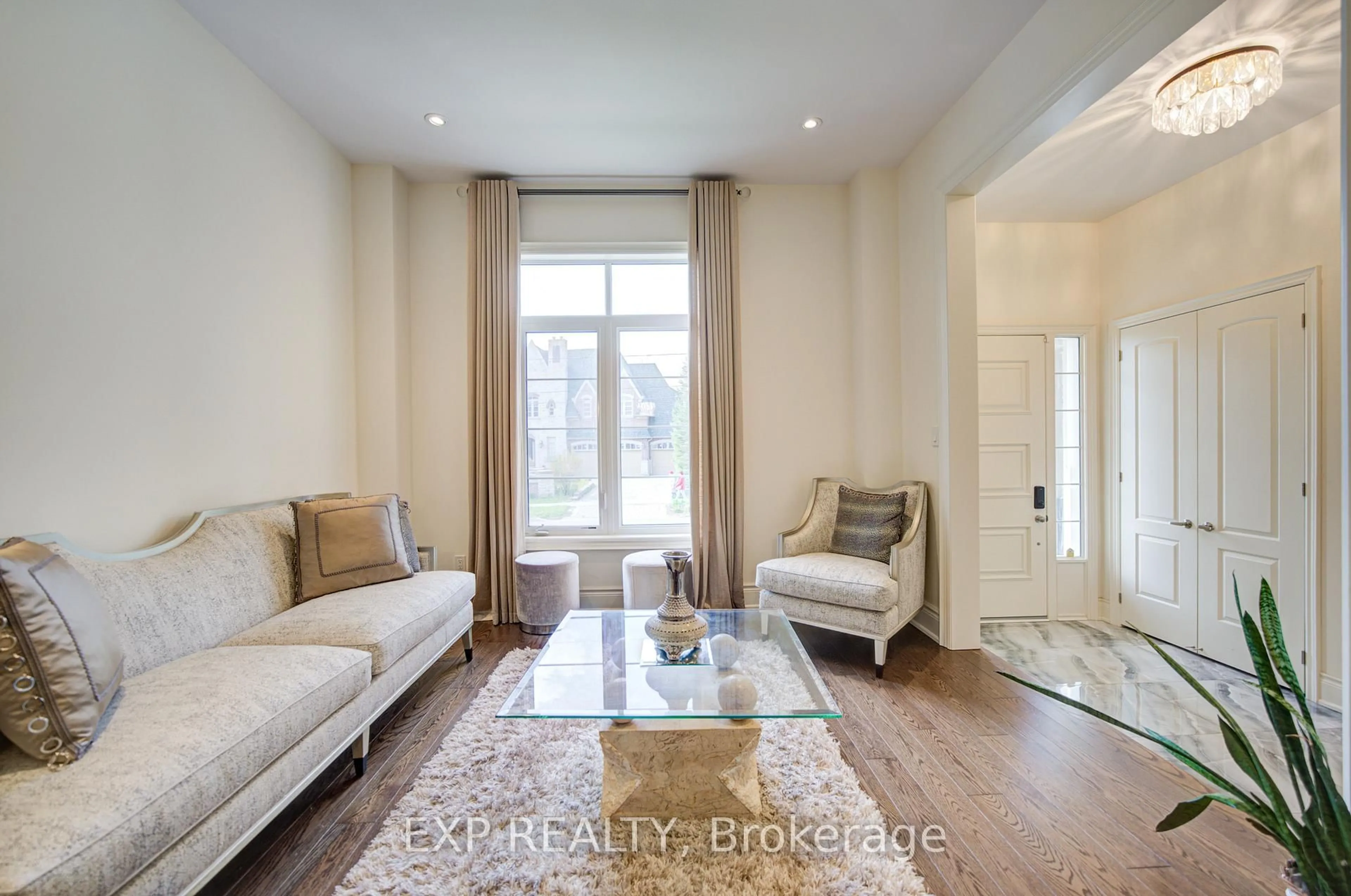 Living room with furniture, unknown for 163 Hillsview Dr, Richmond Hill Ontario L4C 2R4