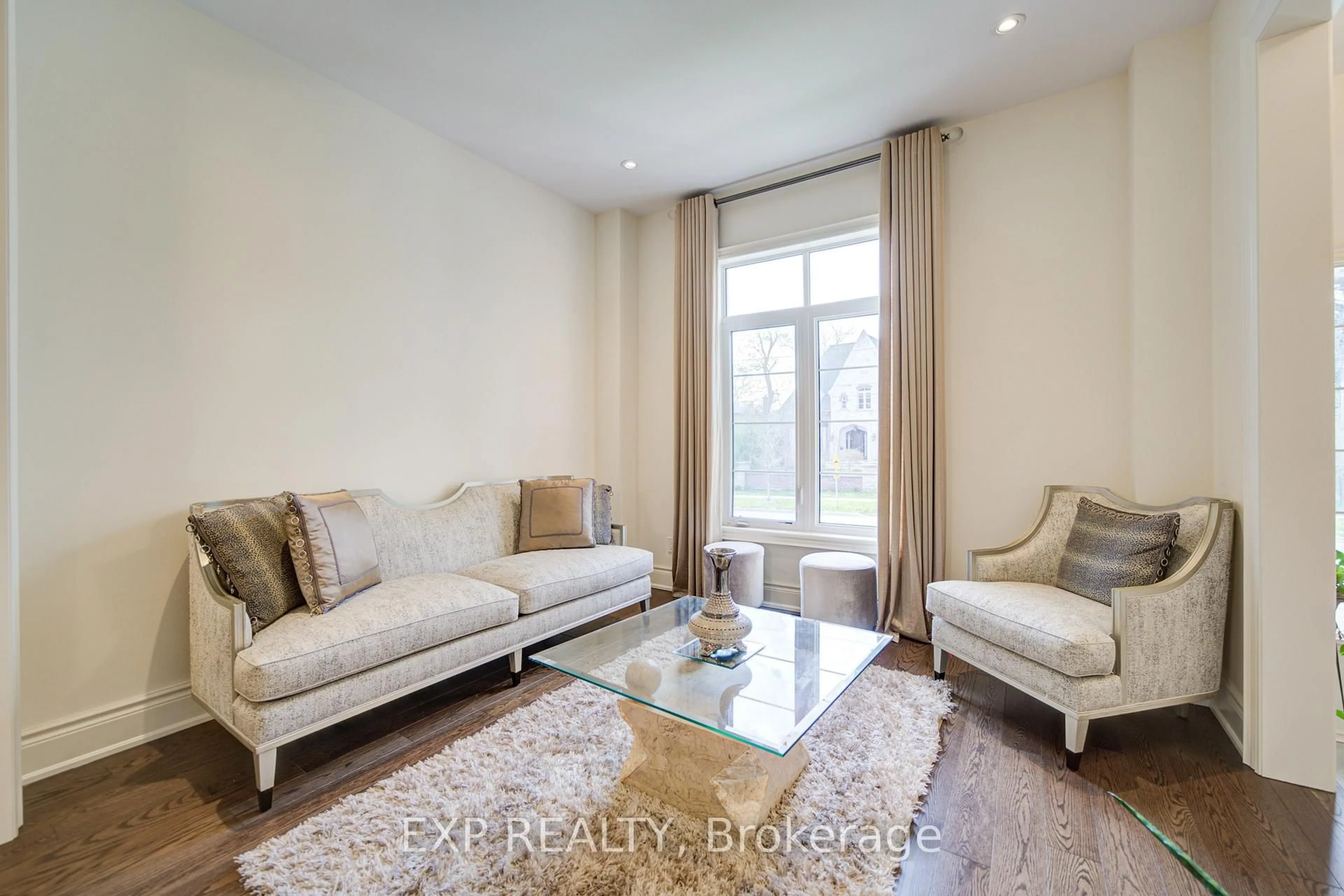 Living room with furniture, unknown for 163 Hillsview Dr, Richmond Hill Ontario L4C 2R4