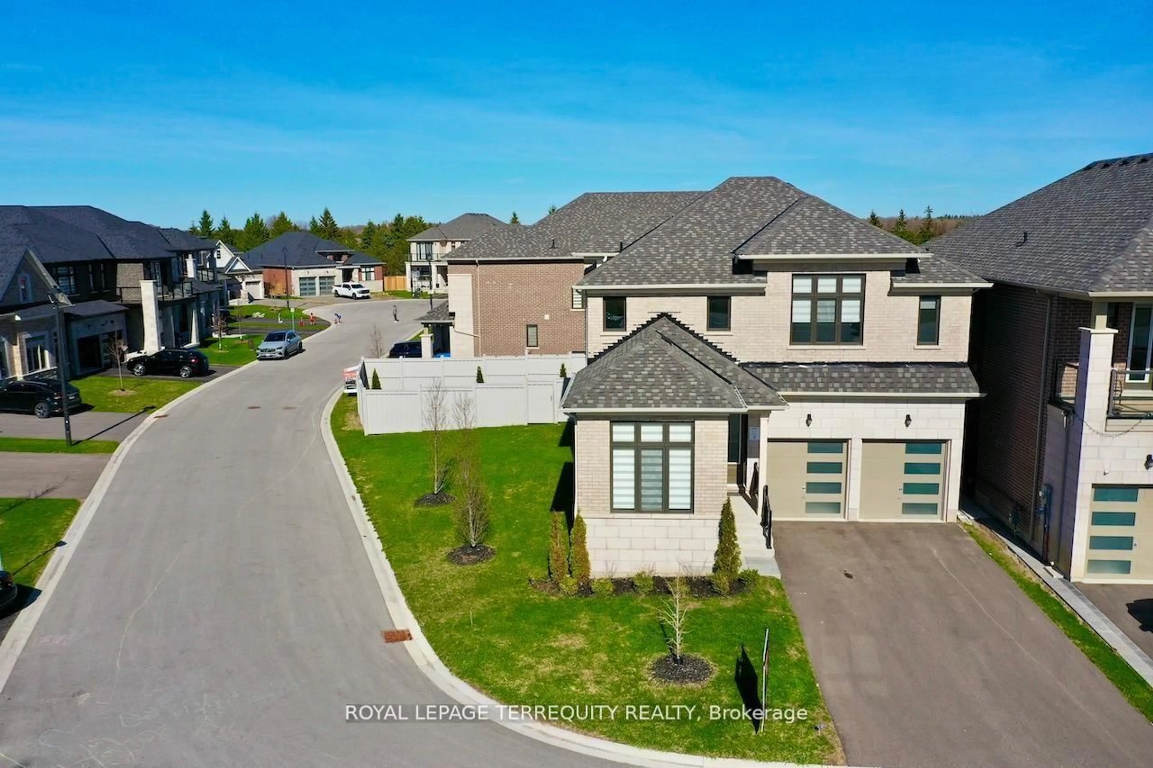 A pic from outside/outdoor area/front of a property/back of a property/a pic from drone, street for 7 Ballanview Crt, Whitchurch-Stouffville Ontario L4A 4W9