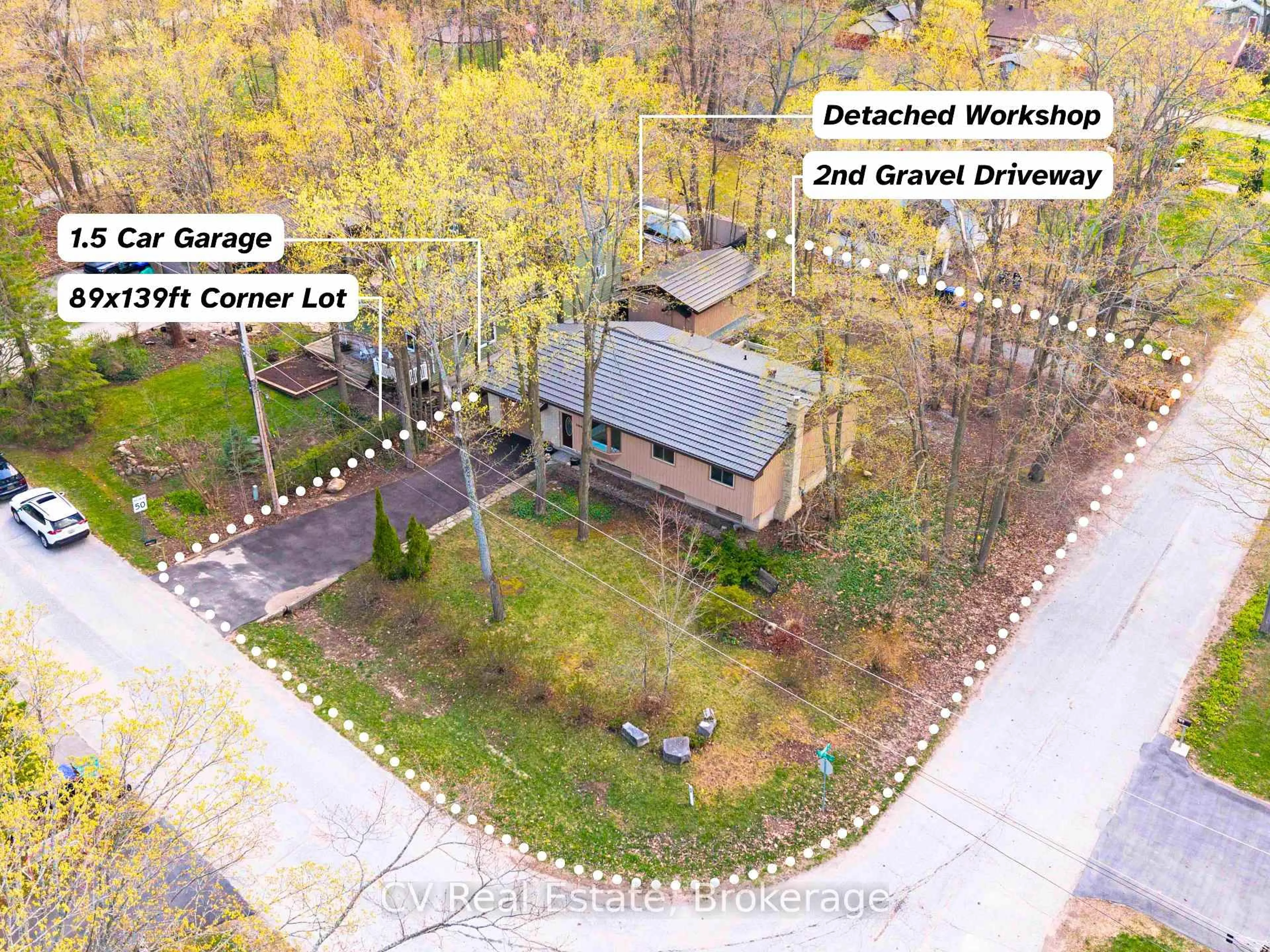A pic from outside/outdoor area/front of a property/back of a property/a pic from drone, street for 3866 Dixon Rd, Innisfil Ontario L9S 2R9