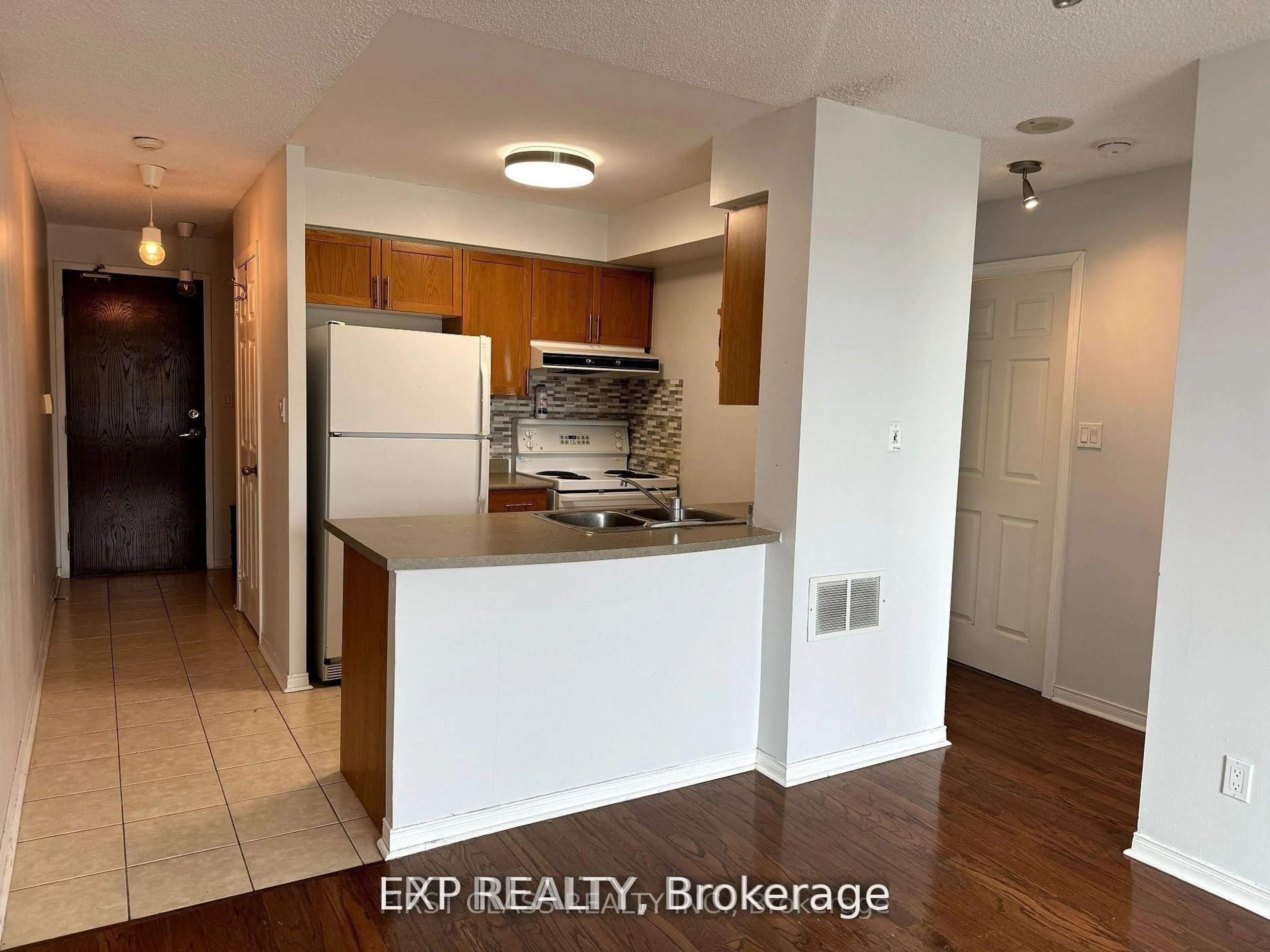 Unknown for 51 Baffin Cres #301, Richmond Hill Ontario L4B 4P6