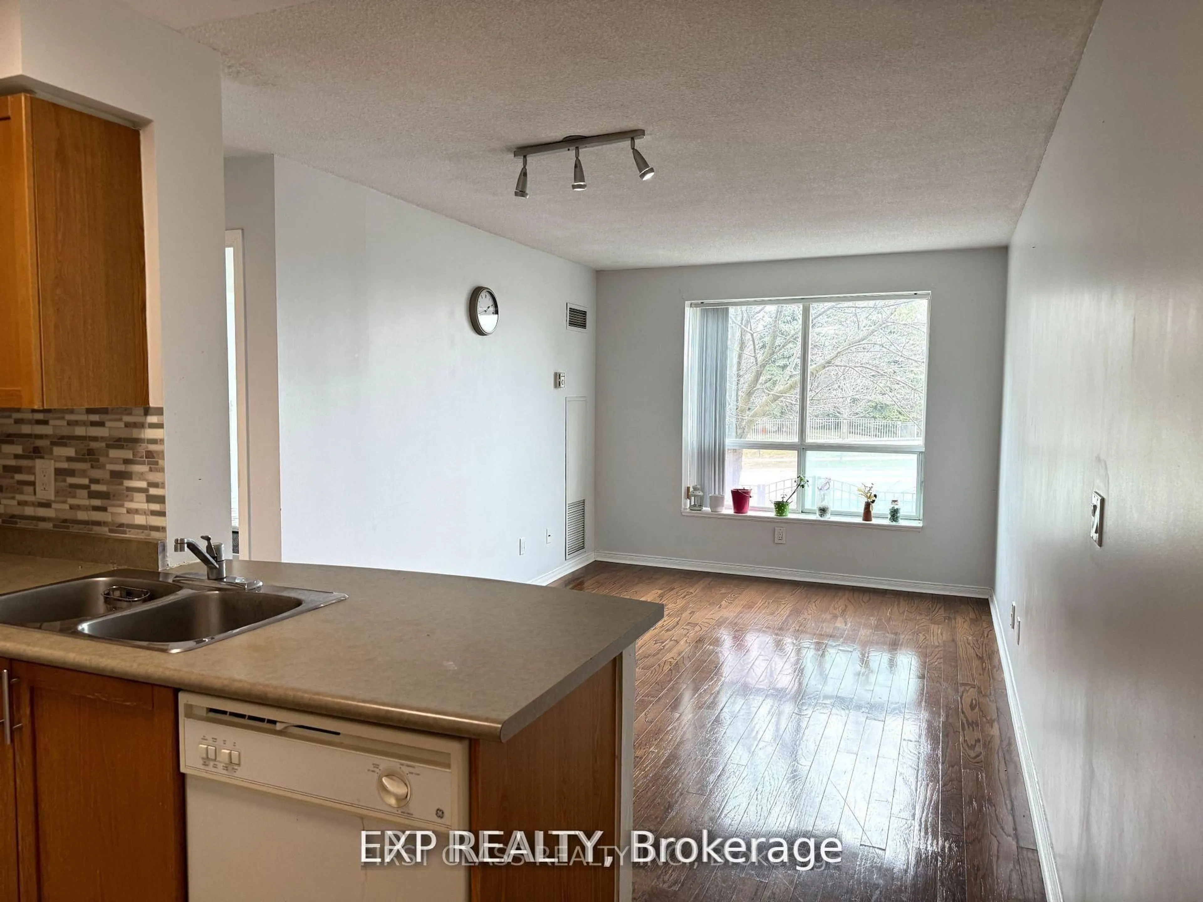 Unknown for 51 Baffin Cres #301, Richmond Hill Ontario L4B 4P6