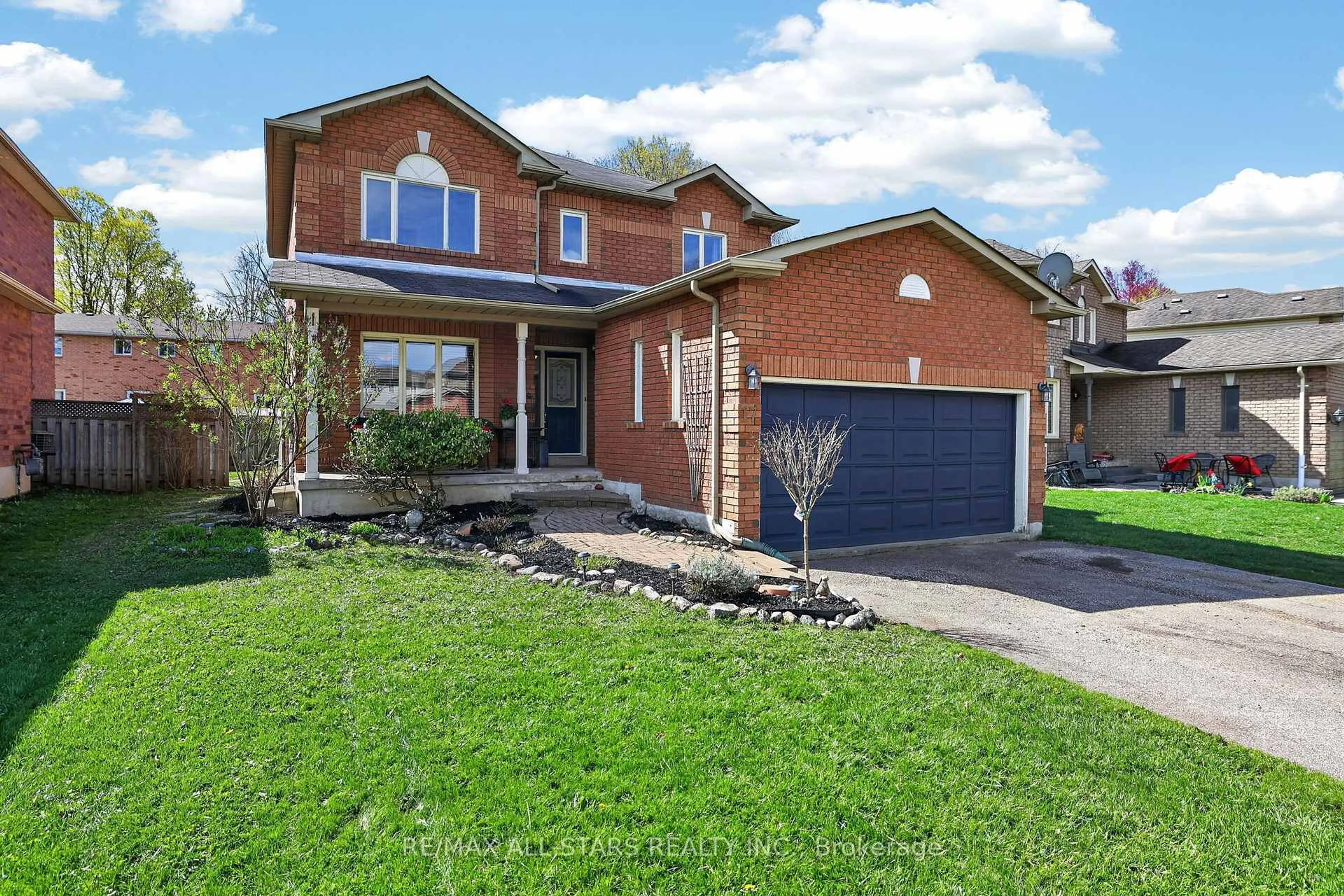Home with brick exterior material, street for 17 Margaret Pl, Georgina Ontario L4P 3X2