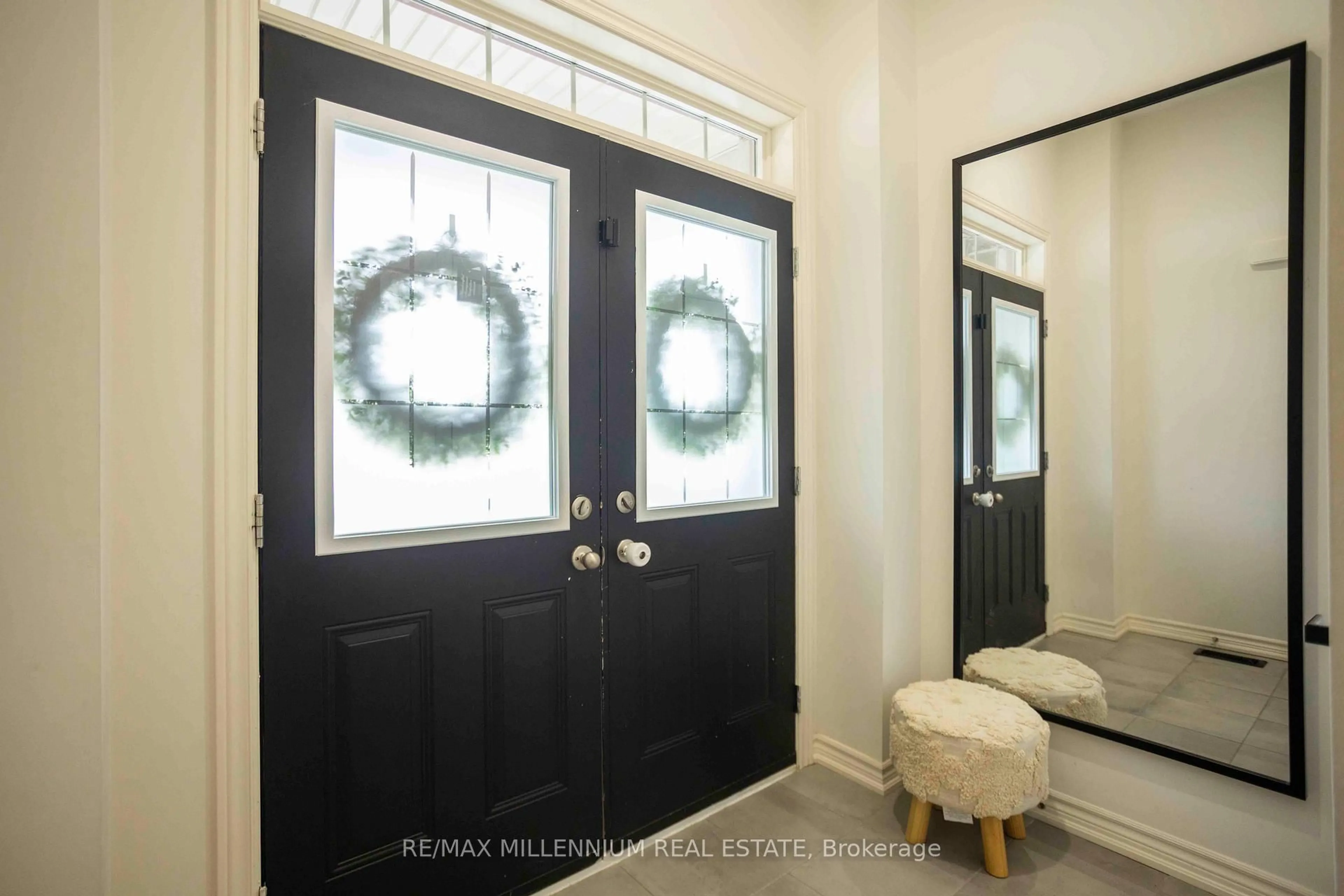 Indoor entryway for 95 Wesmina Ave, Whitchurch-Stouffville Ontario L4A 4W5