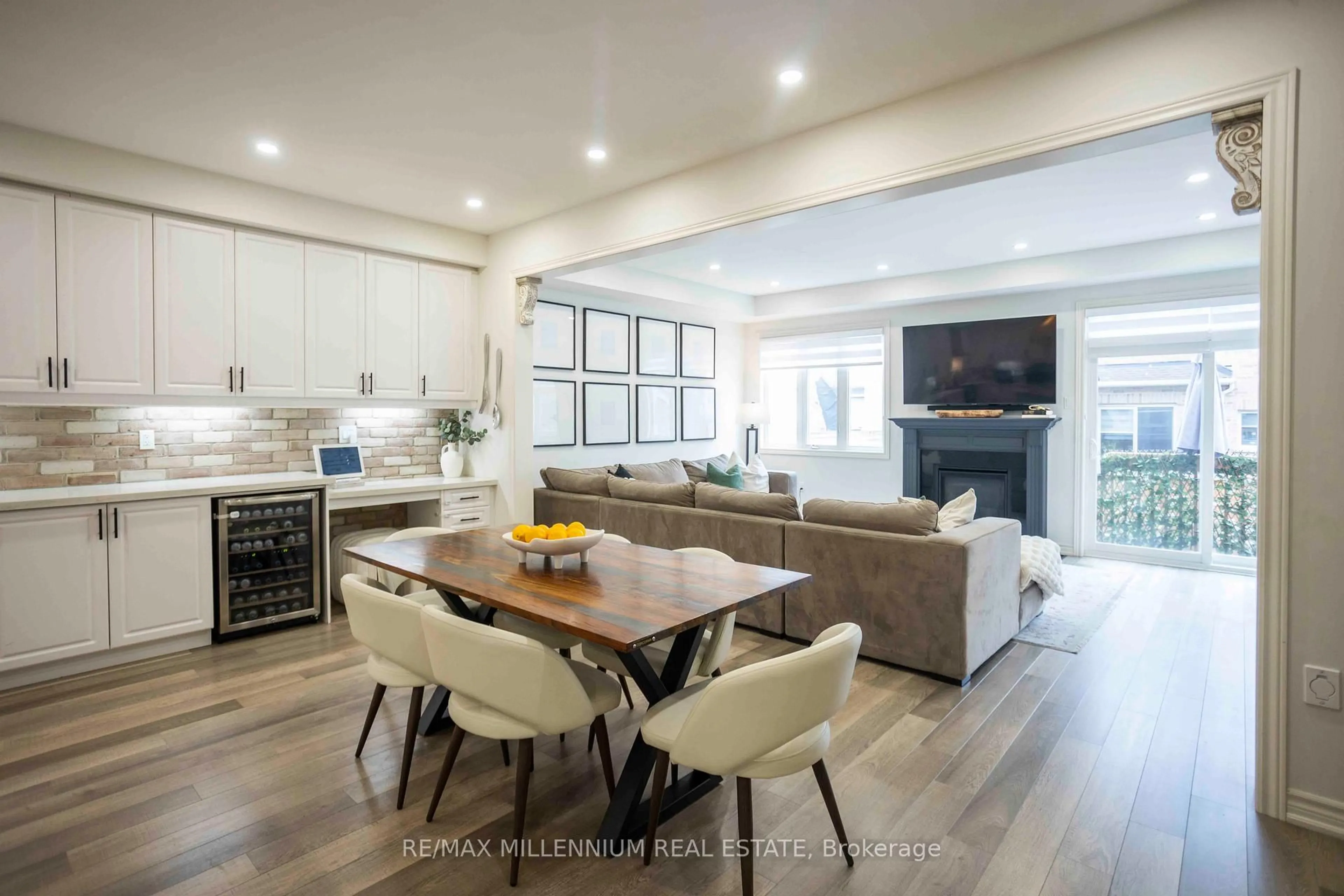 Open concept kitchen, unknown for 95 Wesmina Ave, Whitchurch-Stouffville Ontario L4A 4W5