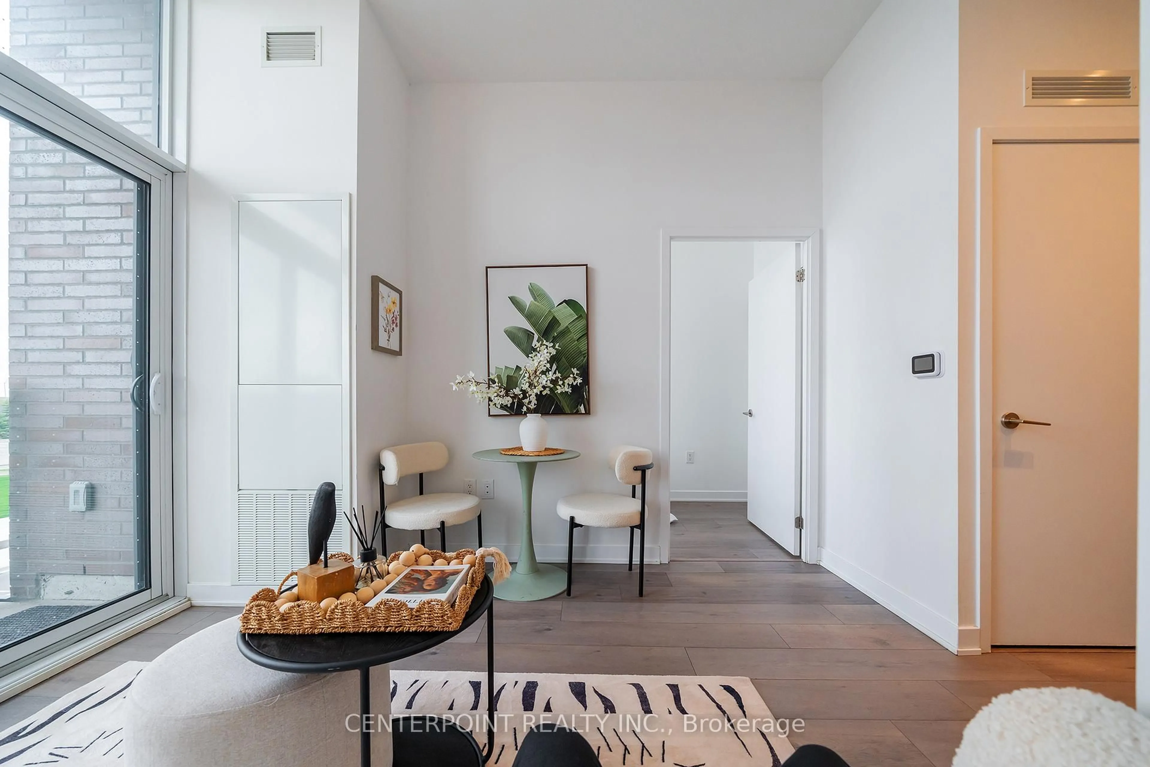 Indoor entryway for 60 Honeycrisp Cres #219, Vaughan Ontario L4K 0N5