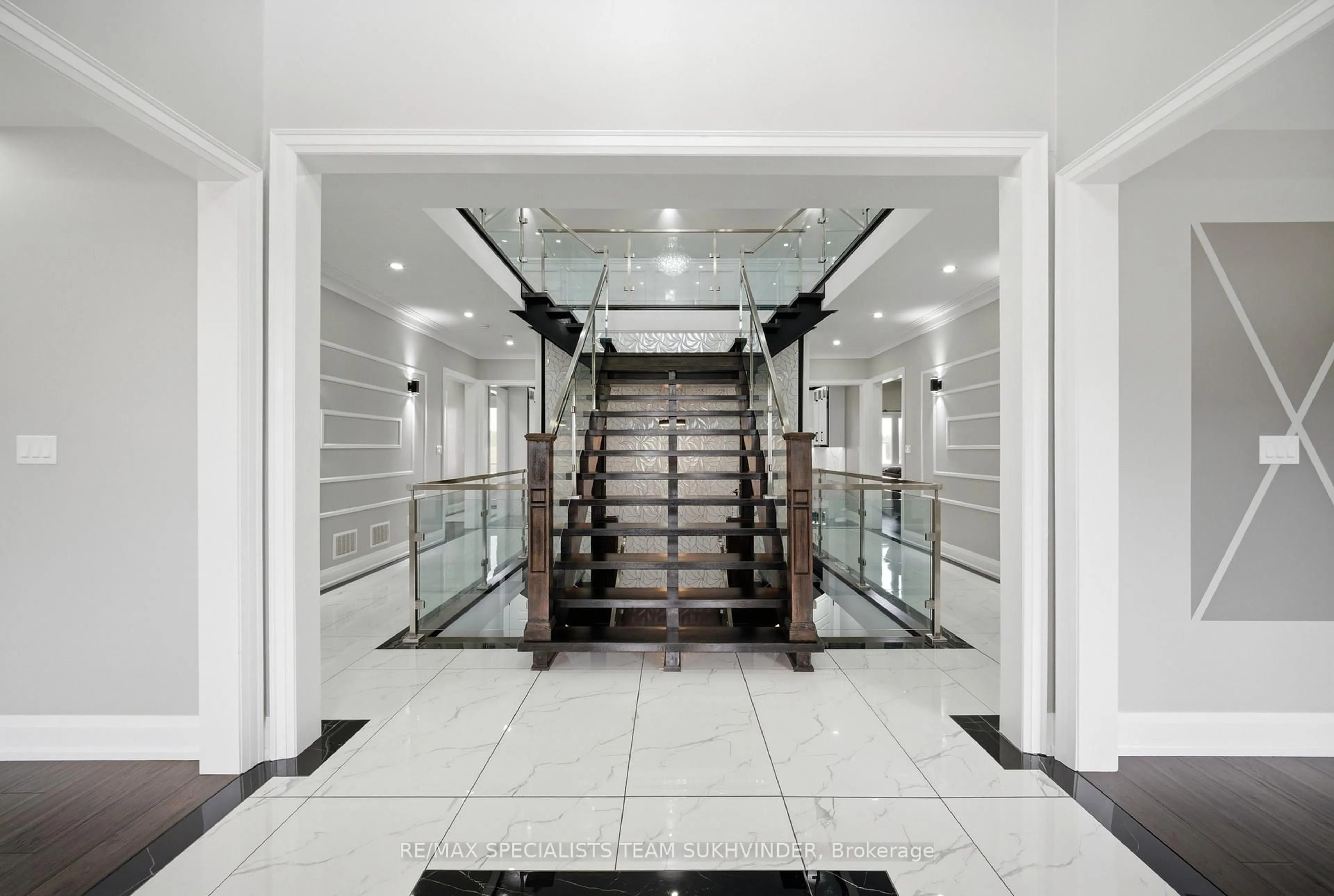 Indoor foyer for 1301 County Road 50 Rd, Adjala-Tosorontio Ontario L0G 1L0