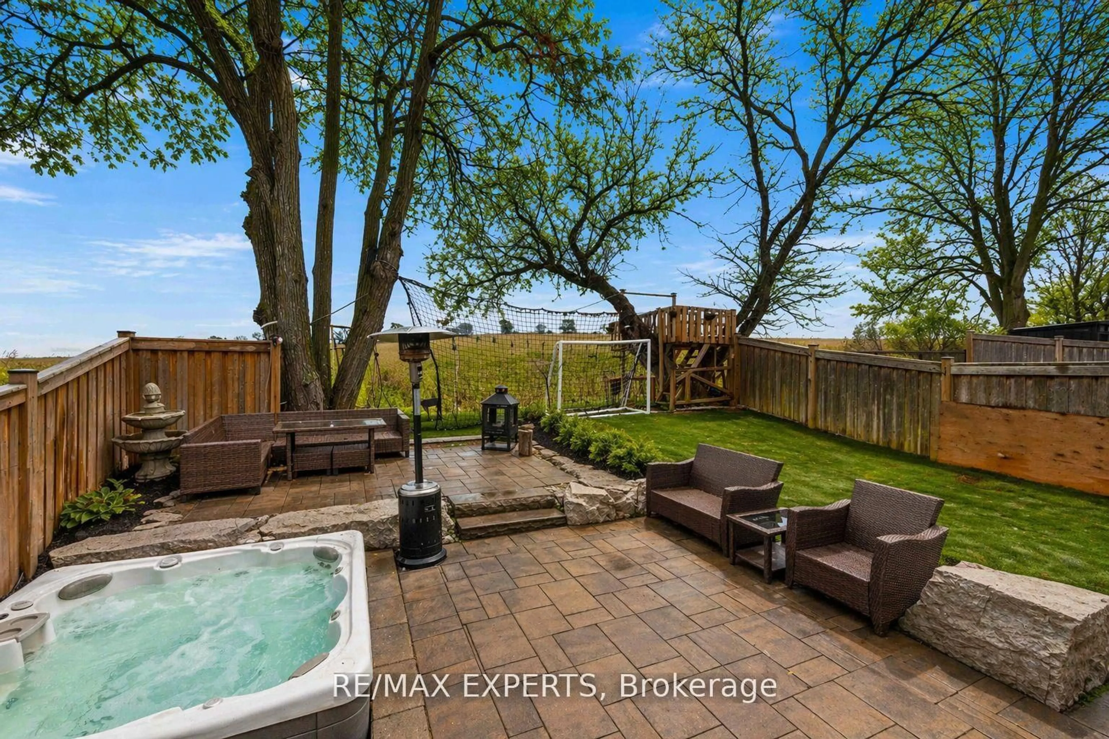 Patio, water/lake/river/ocean view for 48 Manor Glen Cres, East Gwillimbury Ontario L0G 1M0