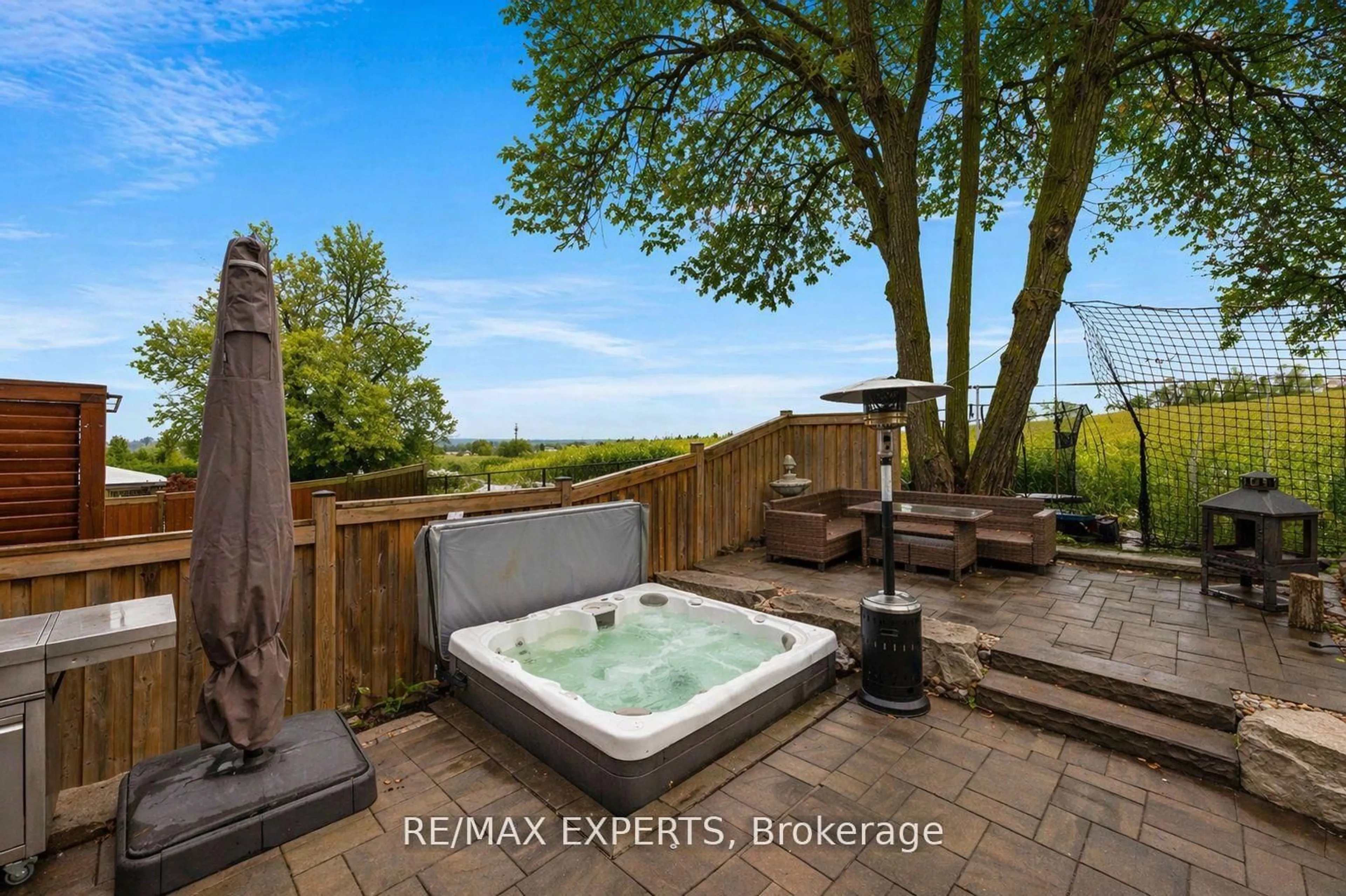 Patio, water/lake/river/ocean view for 48 Manor Glen Cres, East Gwillimbury Ontario L0G 1M0