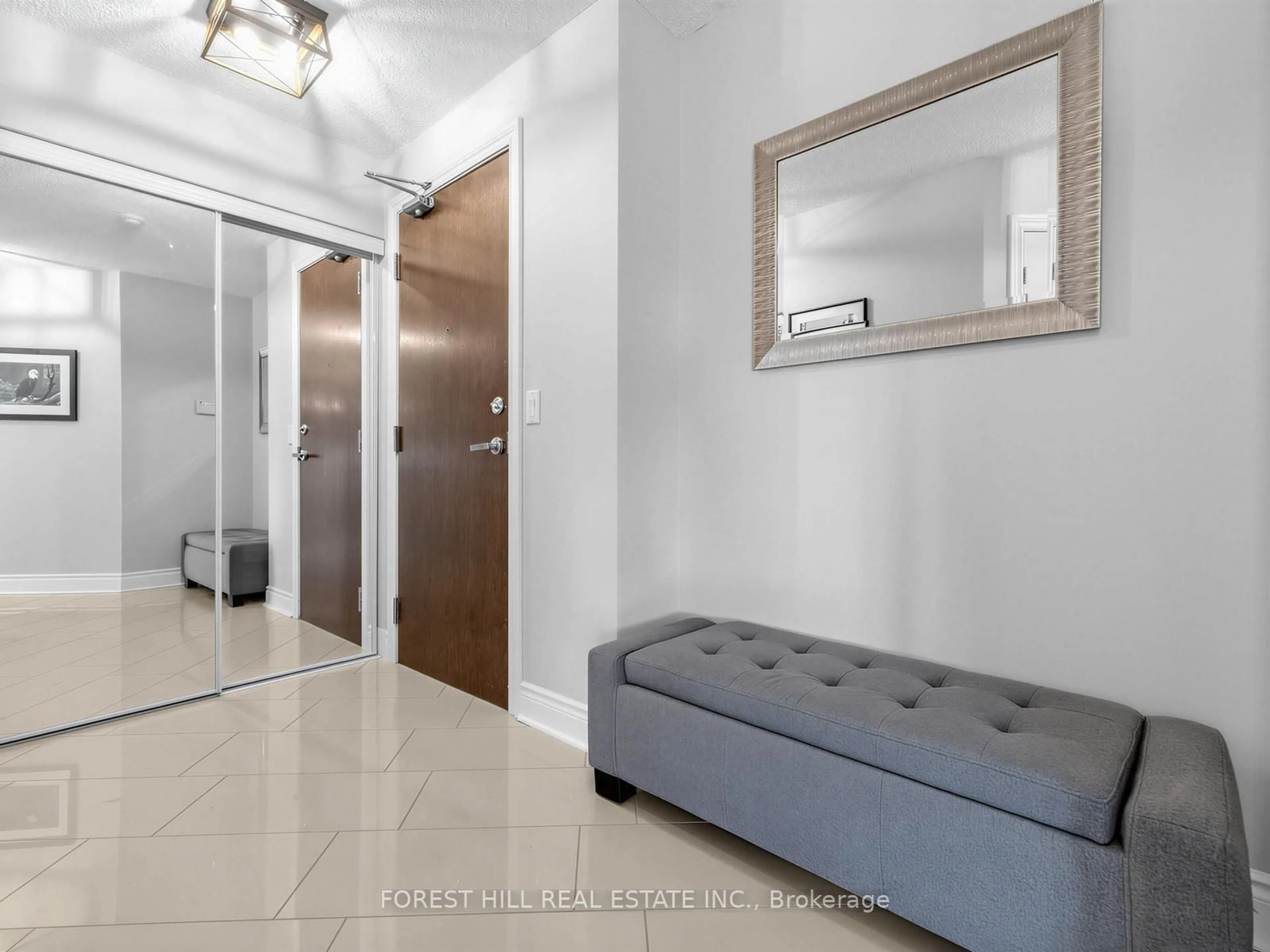 Indoor entryway for 7 North Park Rd #511, Vaughan Ontario L4J 0C9
