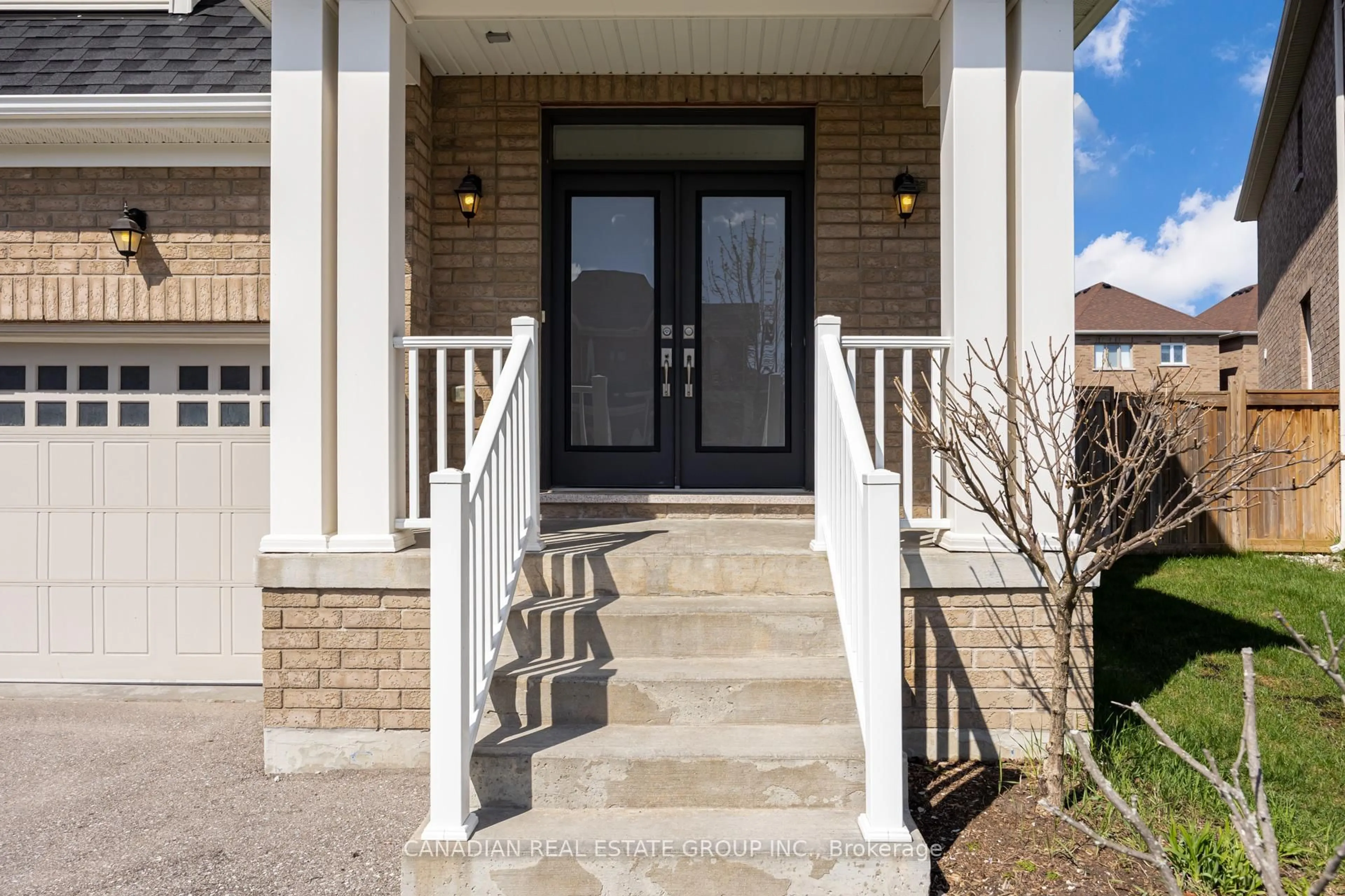Indoor entryway for 22 Schwalm Cres, New Tecumseth Ontario L0G 1W0