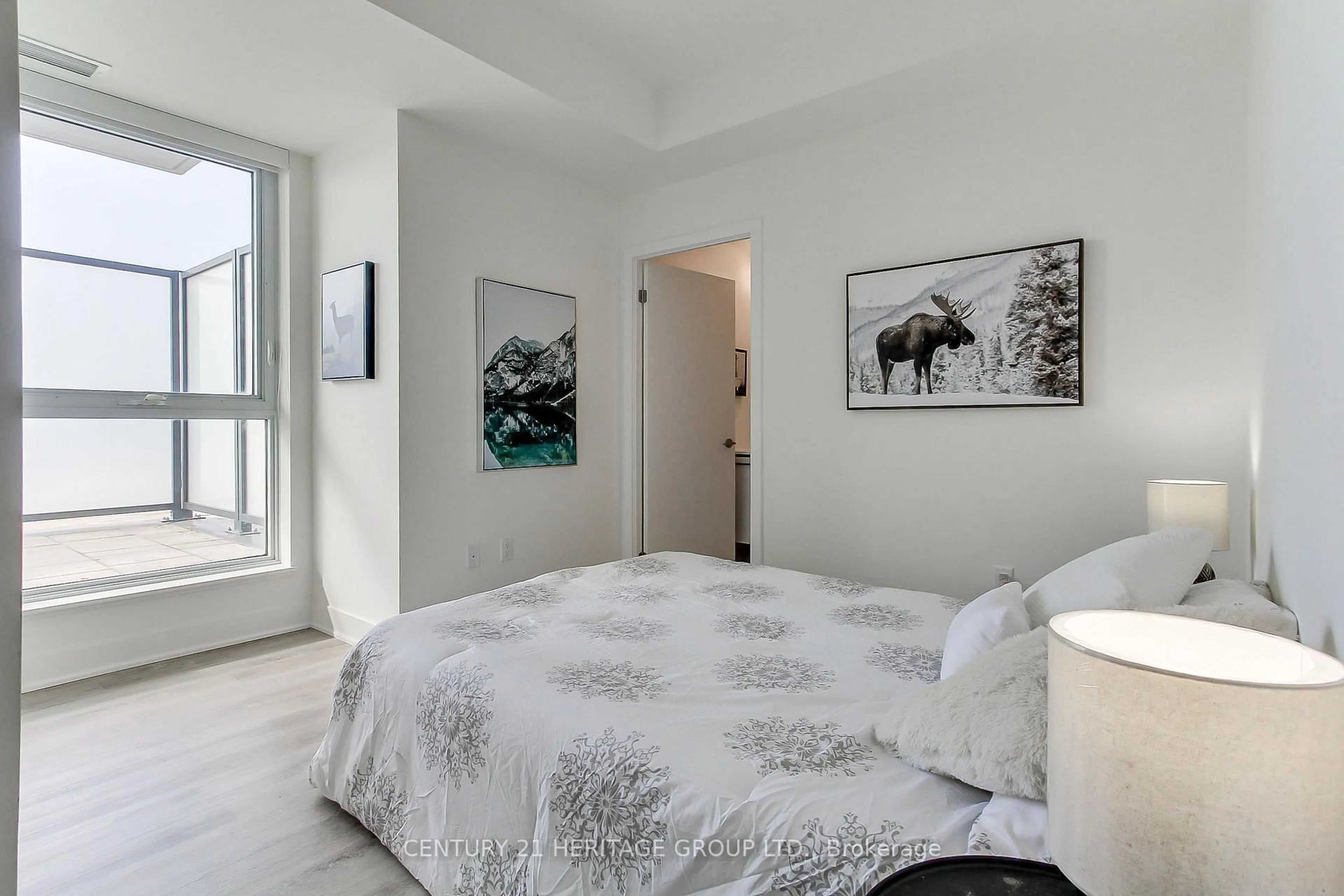 Bedroom with bed, unknown for 185 Deerfield Rd #503, Newmarket Ontario L3Y 0G7