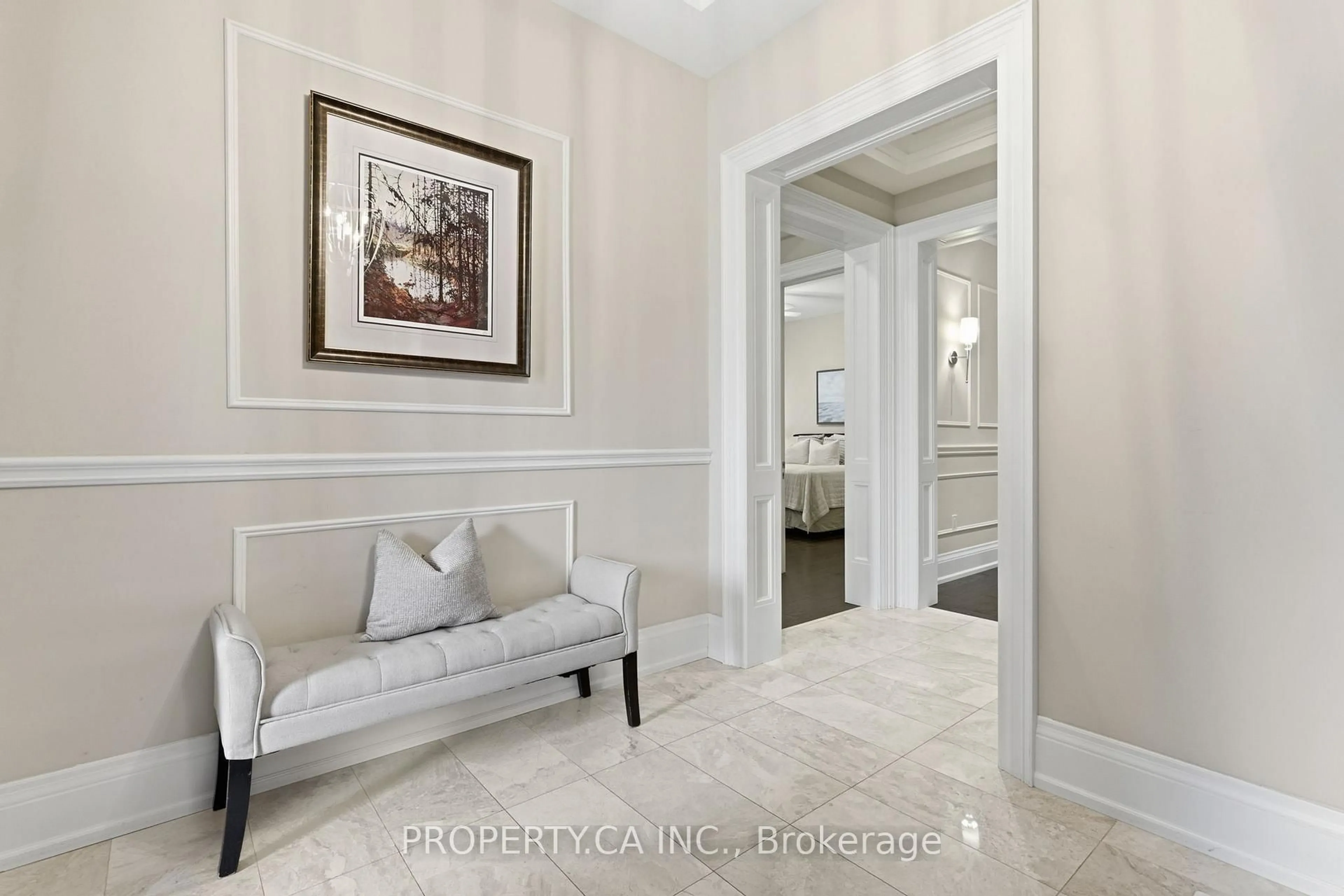 Indoor entryway for 44 Hogan Crt, King Ontario L7B 0M1