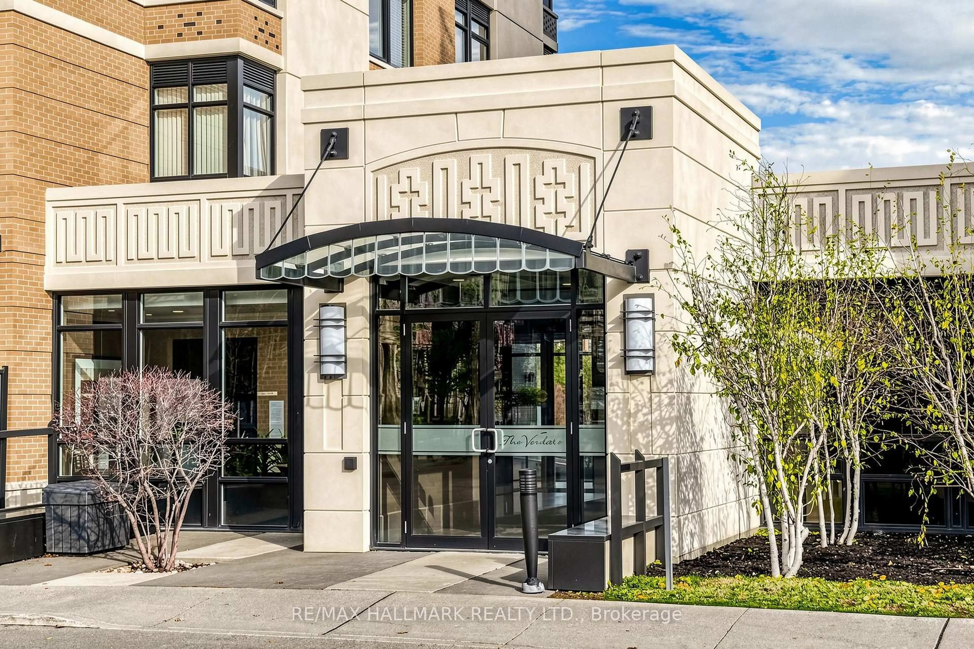 Indoor foyer for 151 Upper Duke Cres #203, Markham Ontario L6G 0E1