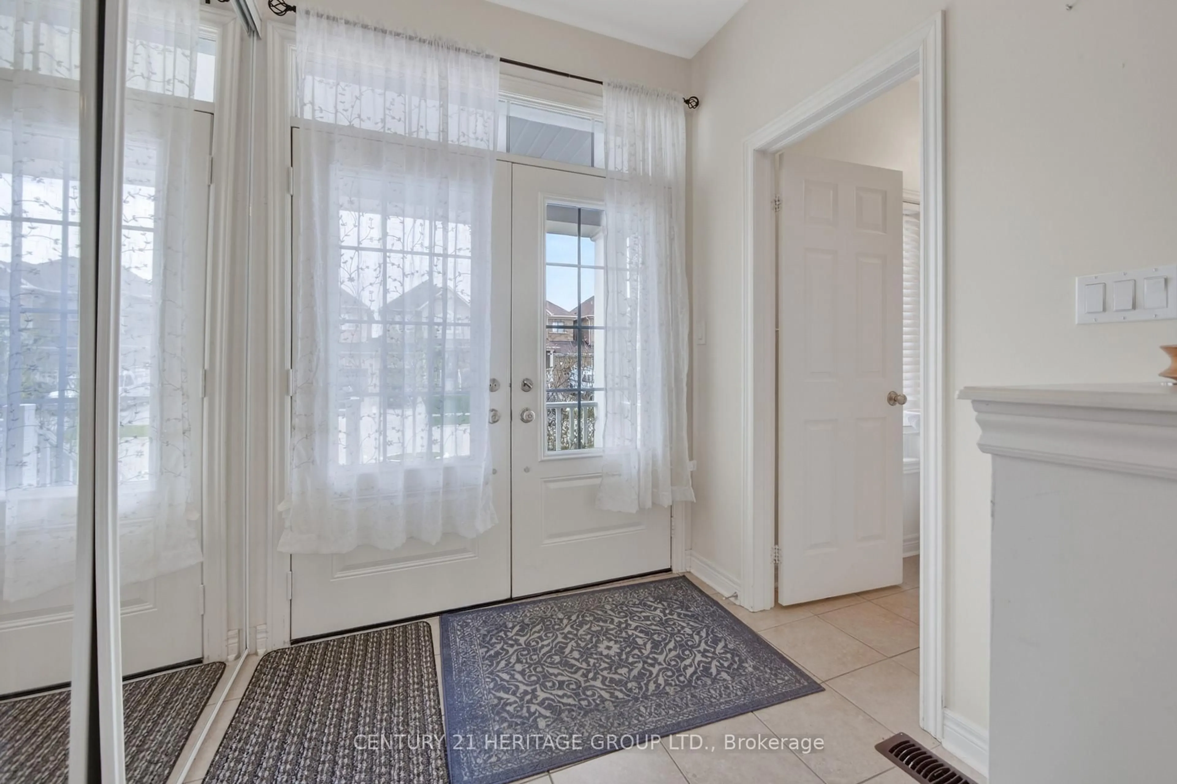 Indoor entryway for 16 Prady Lane, New Tecumseth Ontario L4H 2G6