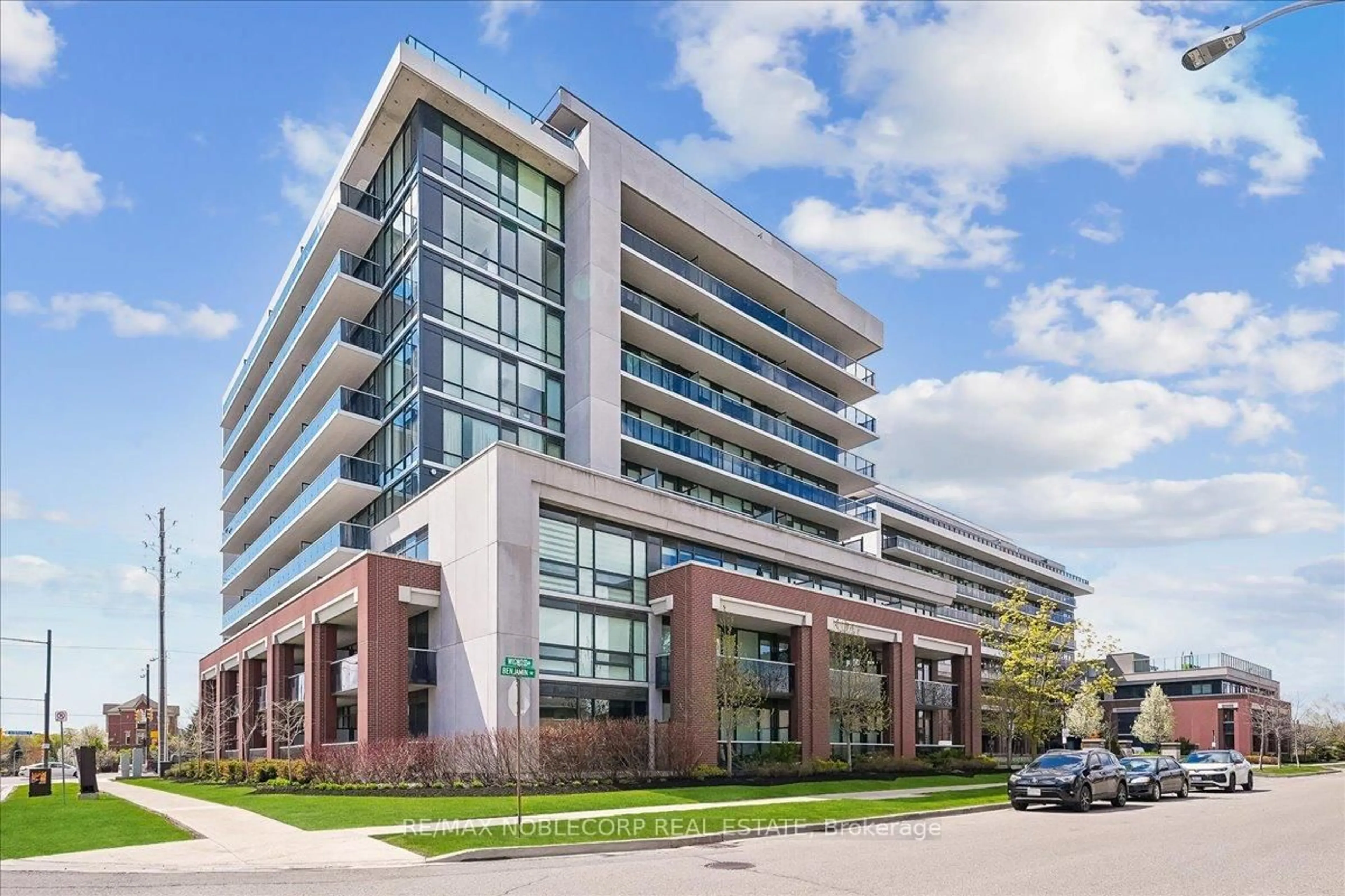 Indoor foyer for 4800 Highway 7 #503, Vaughan Ontario L4L 1H8