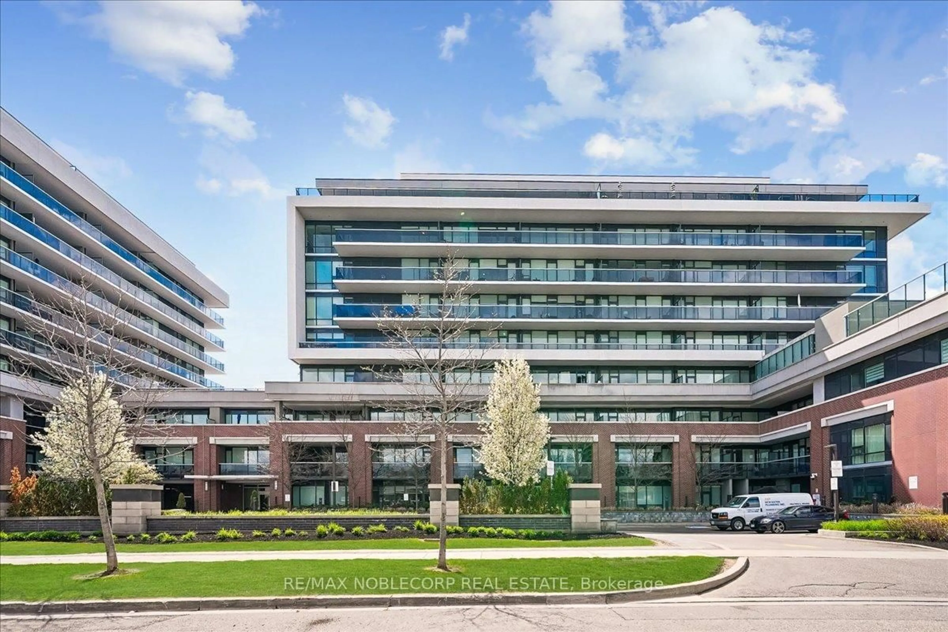 Indoor foyer for 4800 Highway 7 #503, Vaughan Ontario L4L 1H8