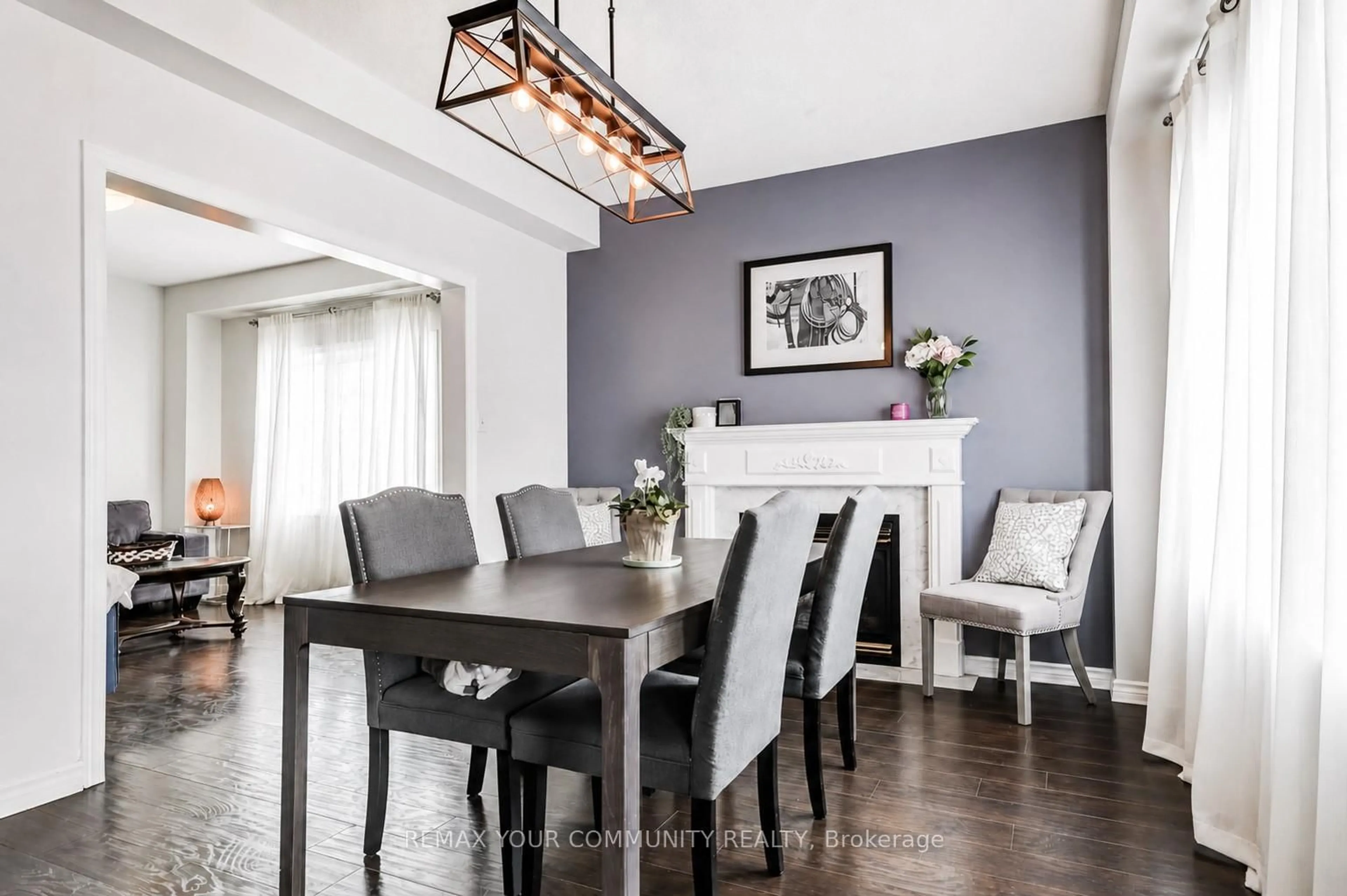 Dining room, wood/laminate floor for 2 Laurelbank Cres, Georgina Ontario L4P 4H6