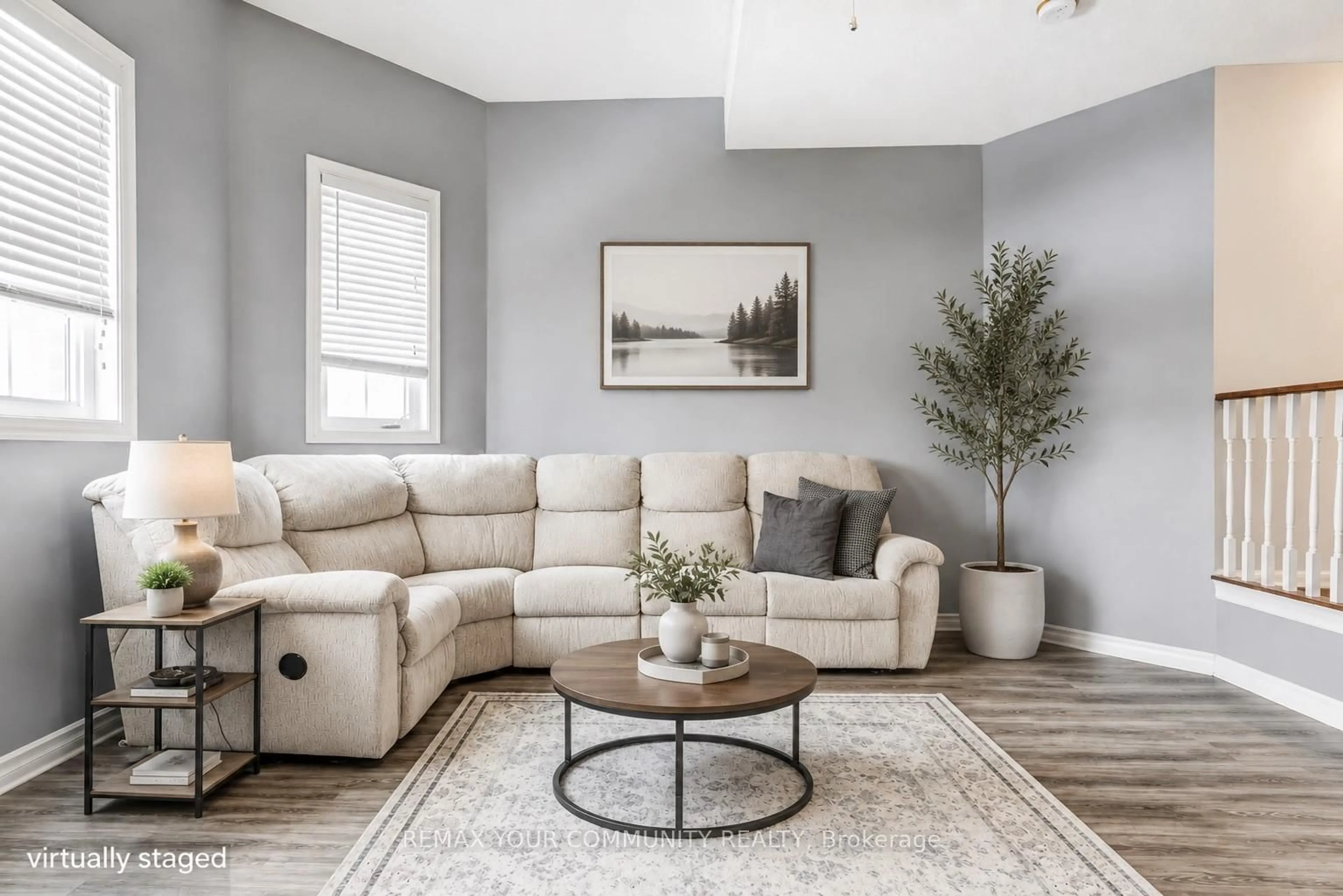 Living room with furniture, unknown for 2 Laurelbank Cres, Georgina Ontario L4P 4H6