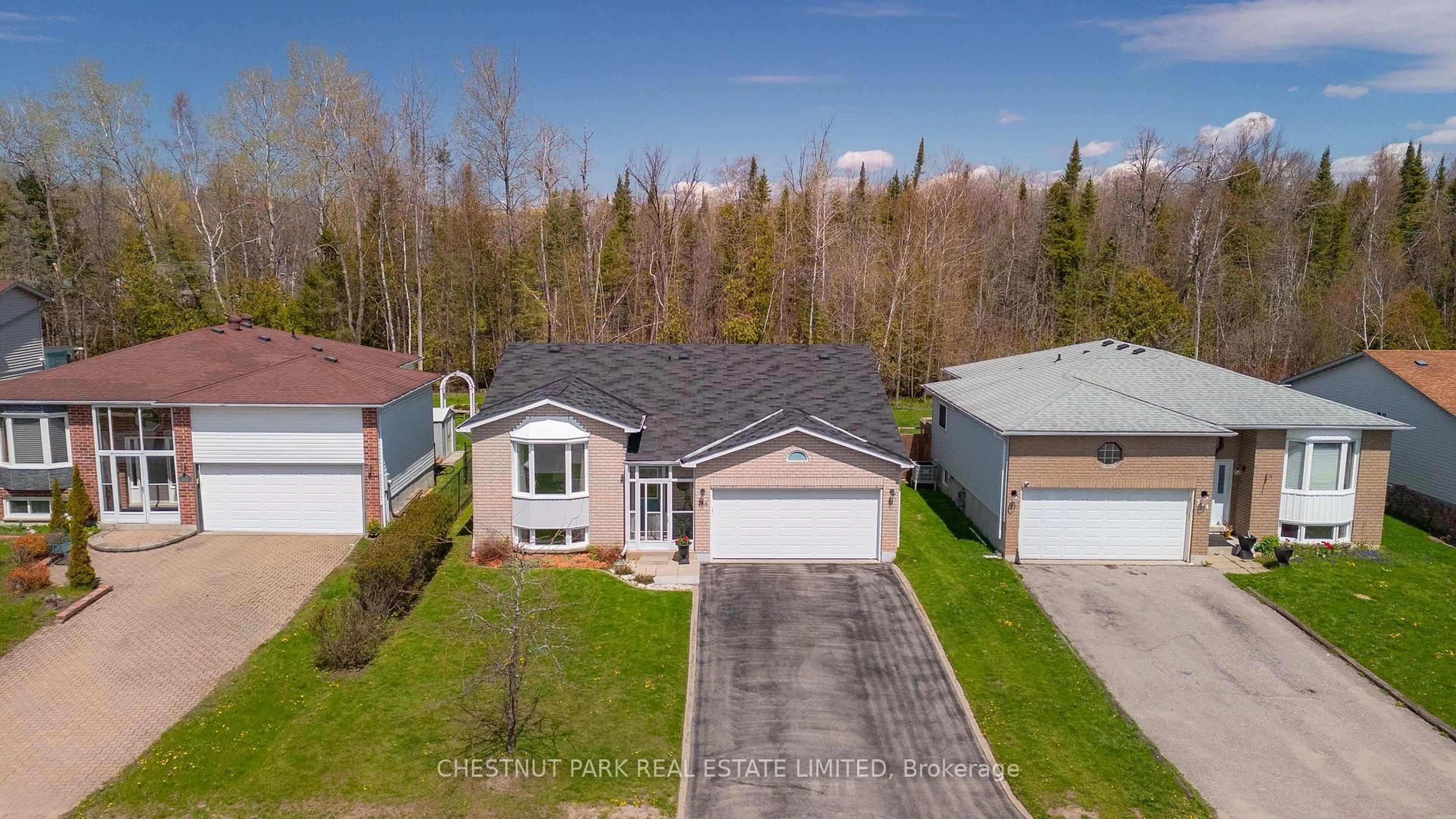 A pic from outside/outdoor area/front of a property/back of a property/a pic from drone, street for 788 Rose Lane, Innisfil Ontario L9S 2H3