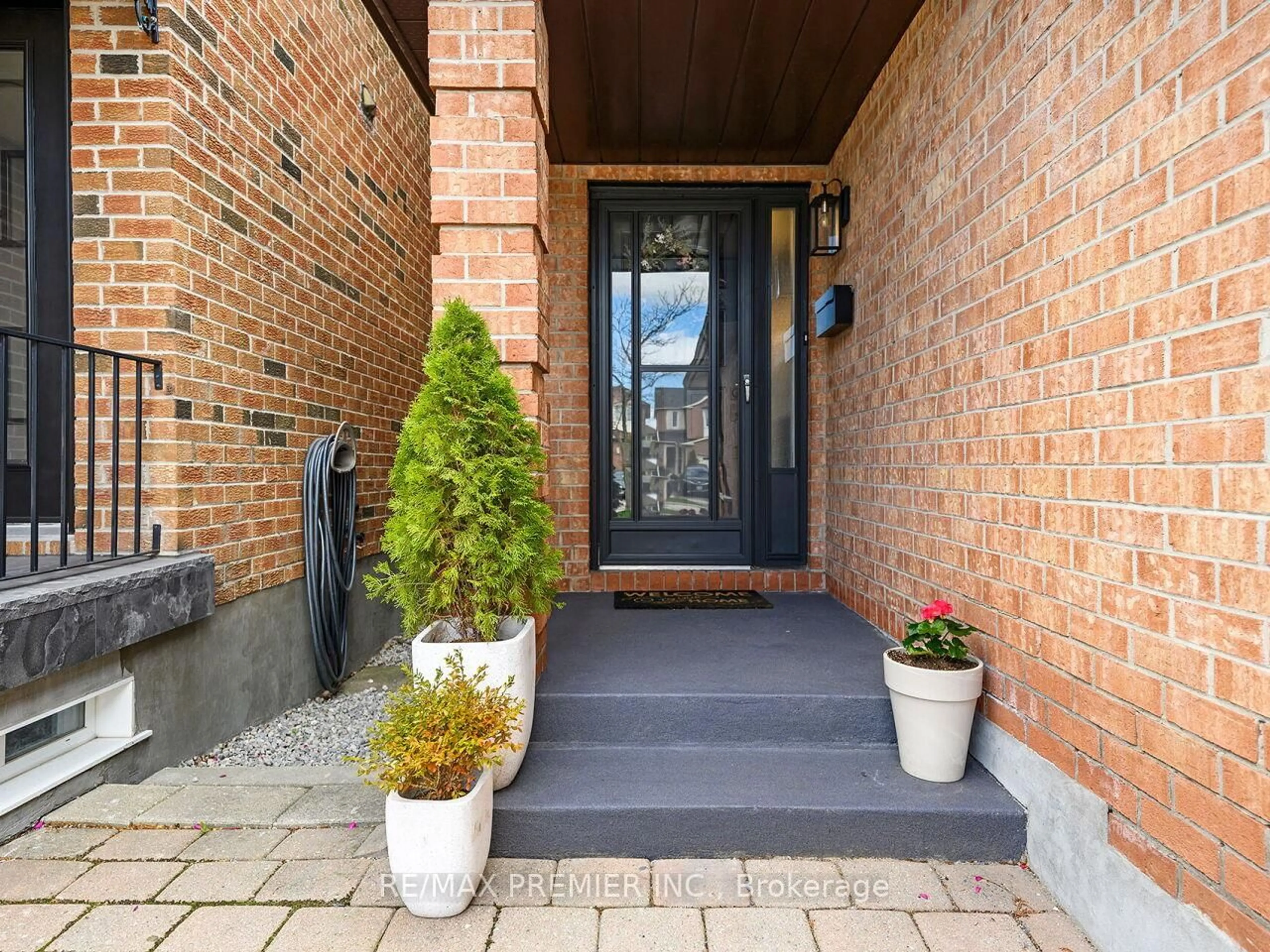 Indoor entryway for 49 Twinberry Cres, Vaughan Ontario L4L 3X5