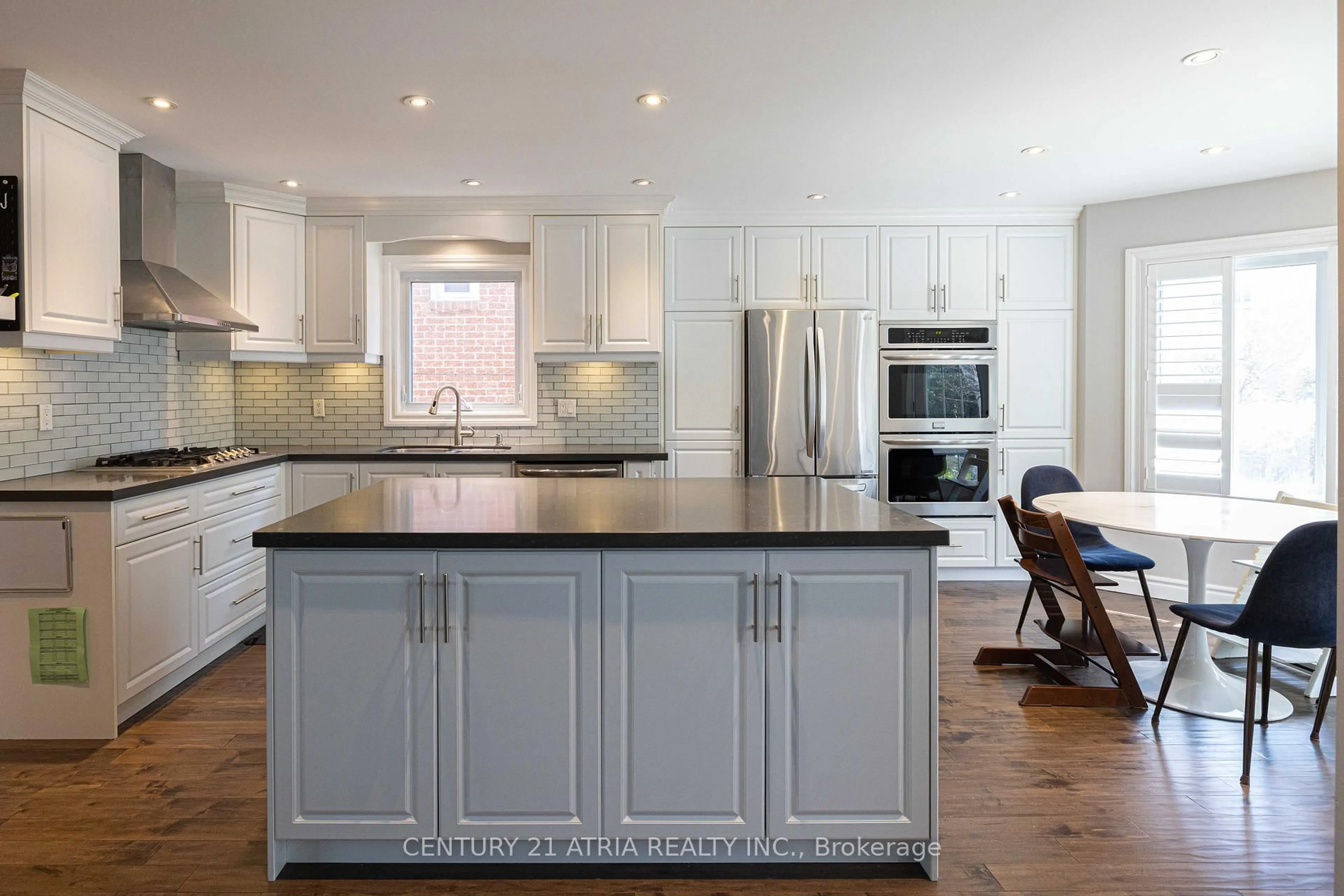 Contemporary kitchen, unknown for 35 Versailles Crt, Richmond Hill Ontario L4C 8V6
