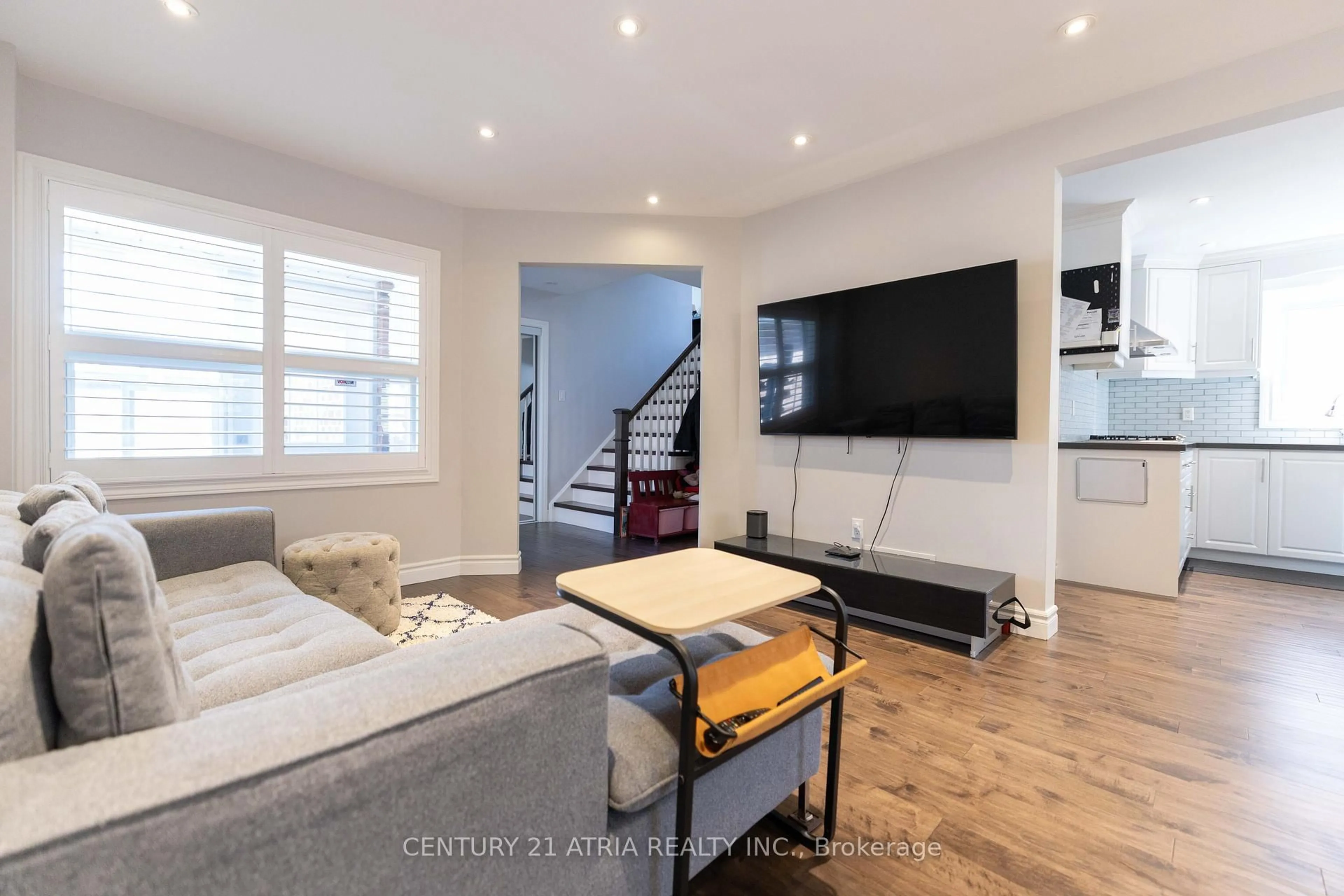 Living room with furniture, wood/laminate floor for 35 Versailles Crt, Richmond Hill Ontario L4C 8V6