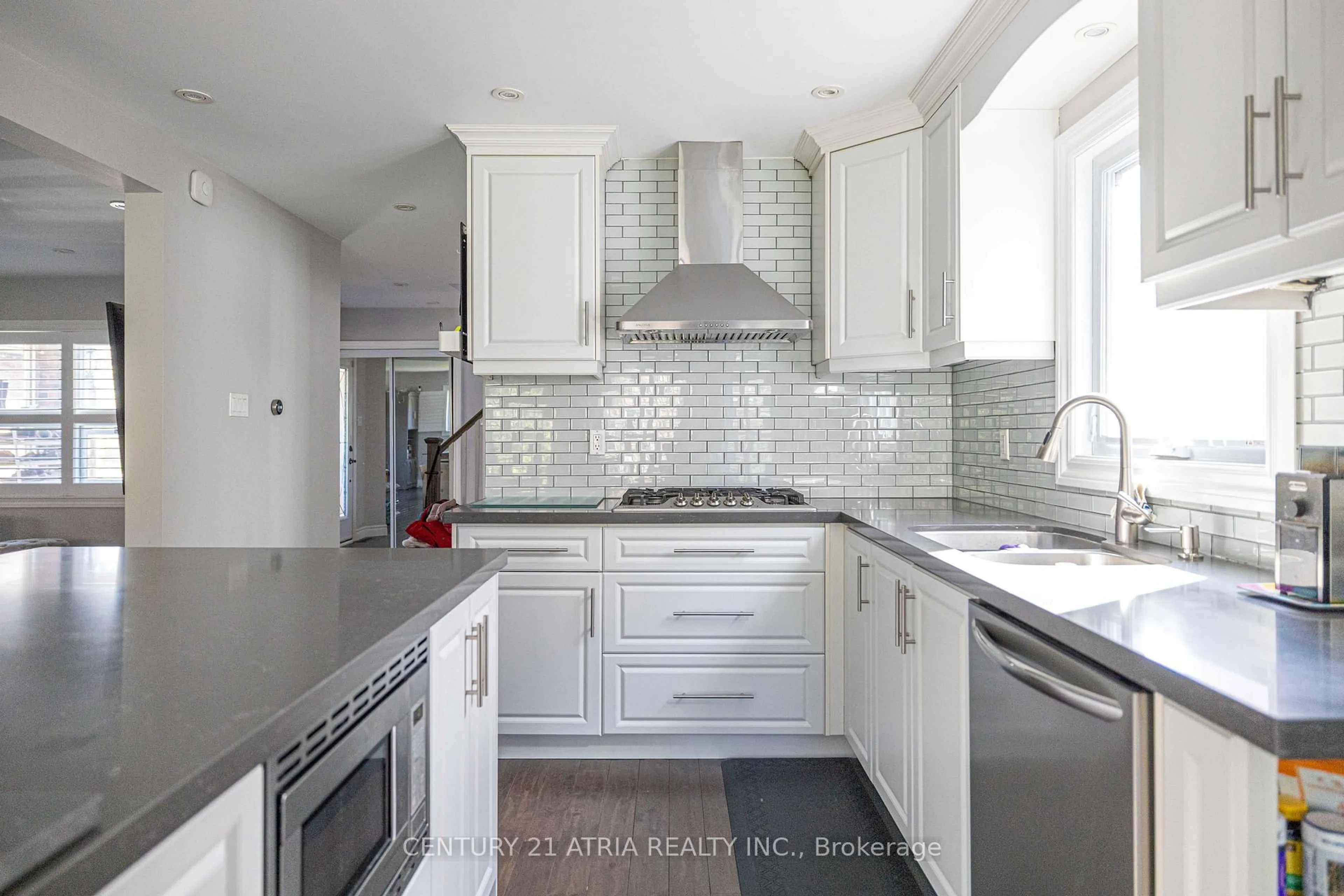 Contemporary kitchen, ceramic/tile floor for 35 Versailles Crt, Richmond Hill Ontario L4C 8V6