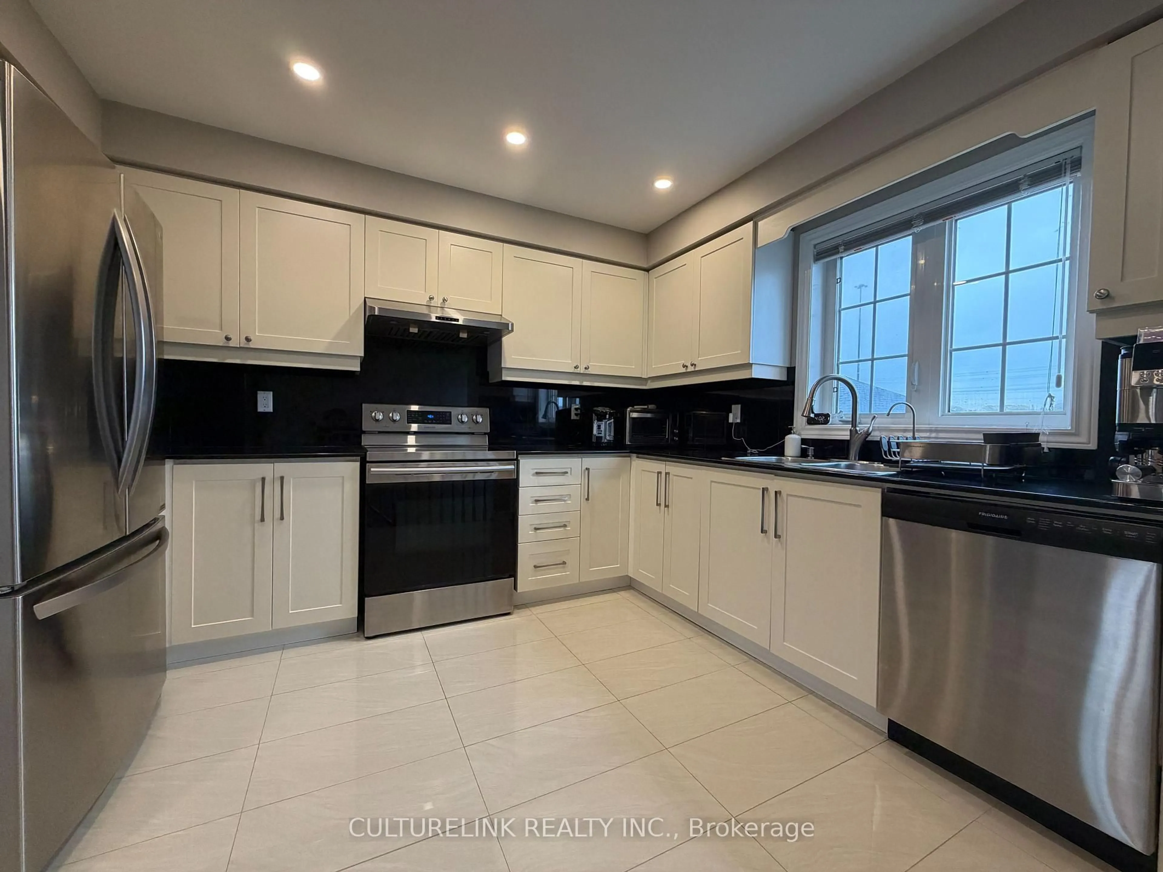 Open concept kitchen, ceramic/tile floor for 345 Caboto Tr, Markham Ontario L3R 5G6
