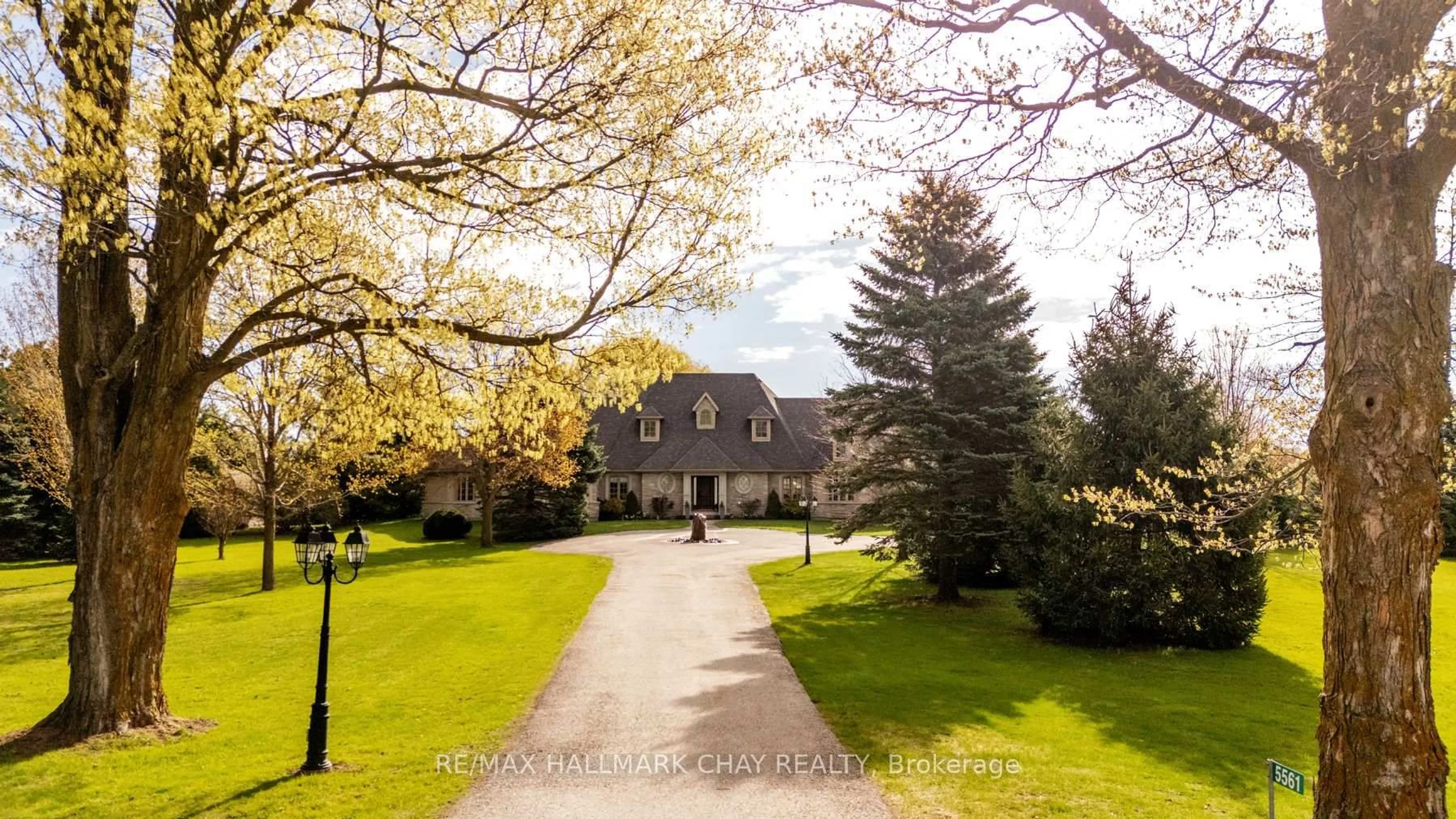 A pic from outside/outdoor area/front of a property/back of a property/a pic from drone, street for 5561 5th Line, Essa Ontario L9R 1V2