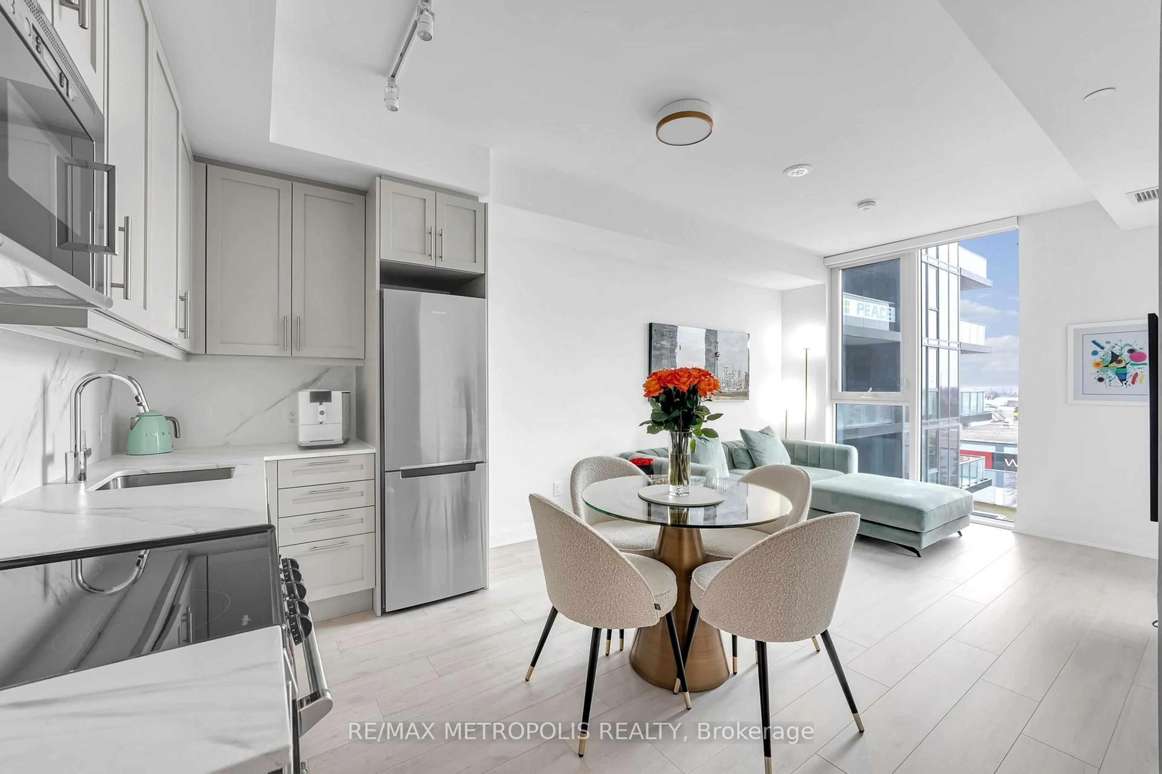 Open concept kitchen, unknown for 10 Gatineau Dr #509W, Vaughan Ontario L4J 0L2