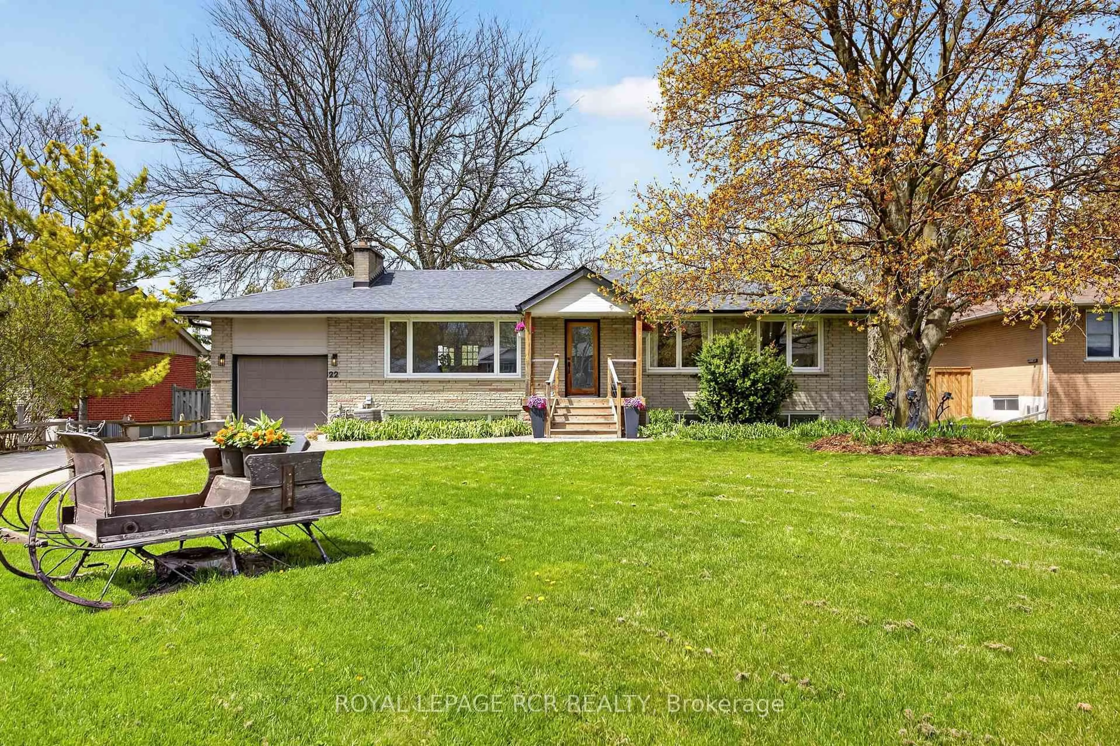 A pic from outside/outdoor area/front of a property/back of a property/a pic from drone, street for 22 Rice Dr, King Ontario L0G 1T0