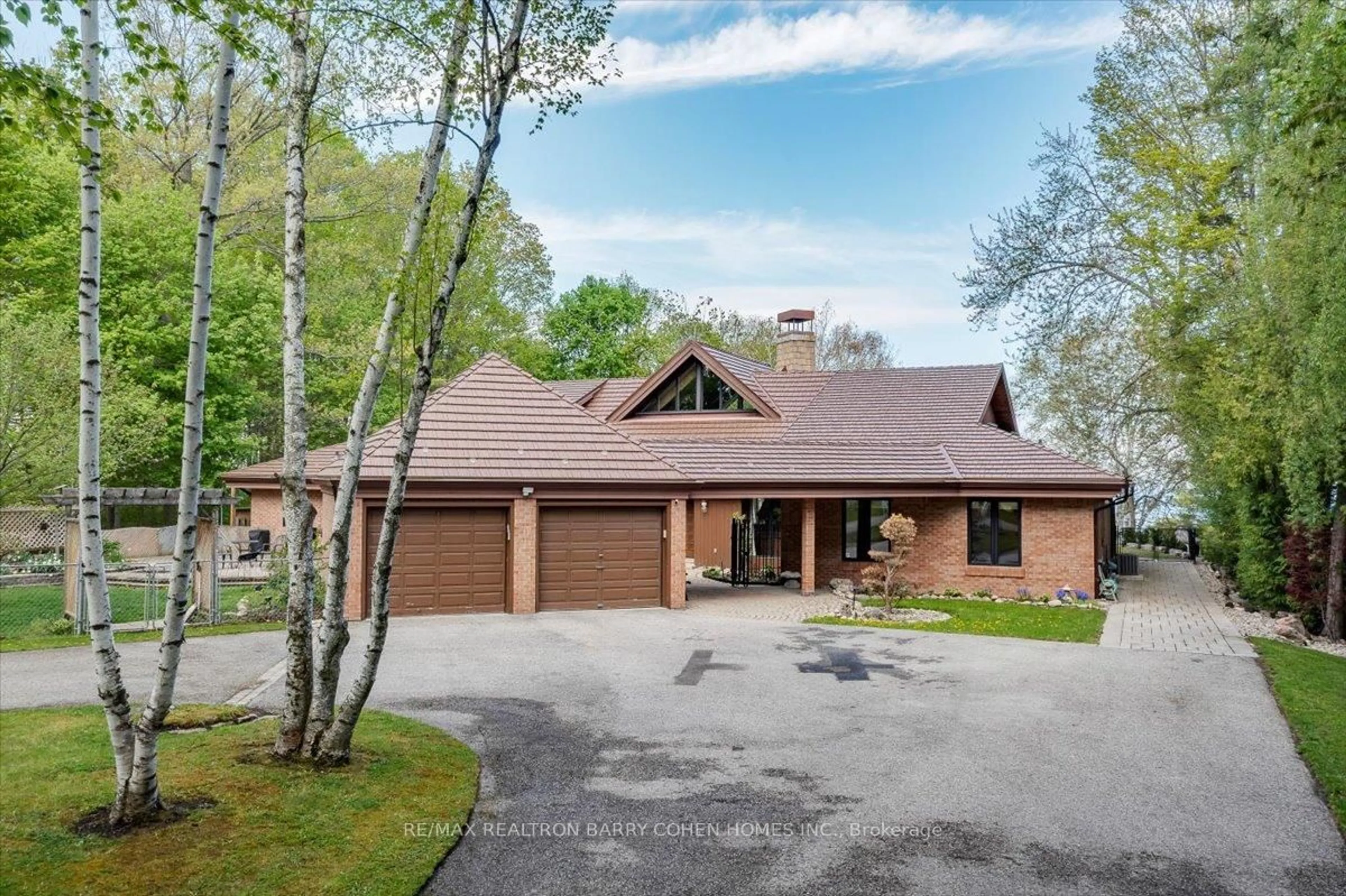 Unknown for 700 Lake Dr, Georgina Ontario L4P 3C8