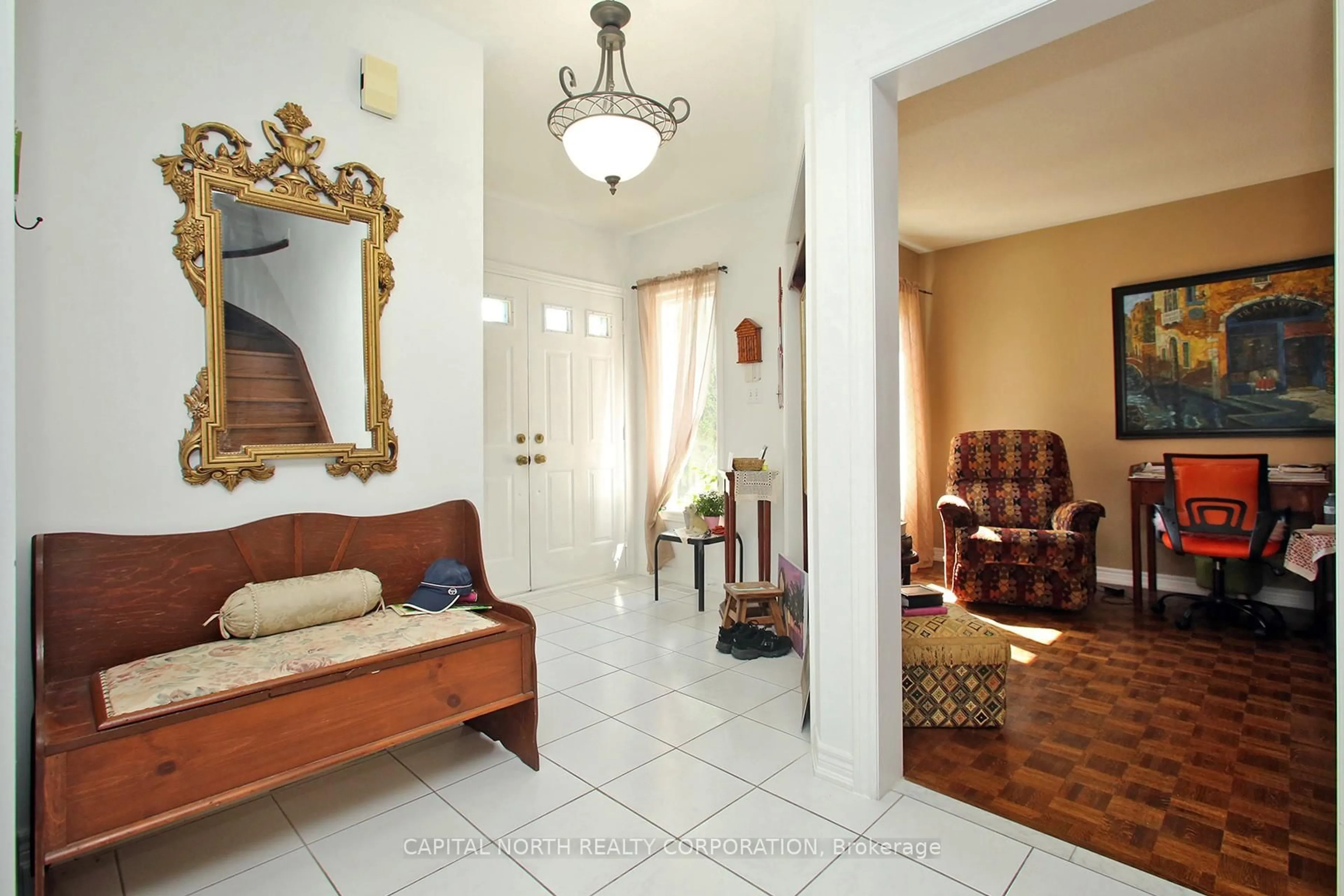 Indoor foyer for 6 Wildhaven Cres, Vaughan Ontario L6A 2G9