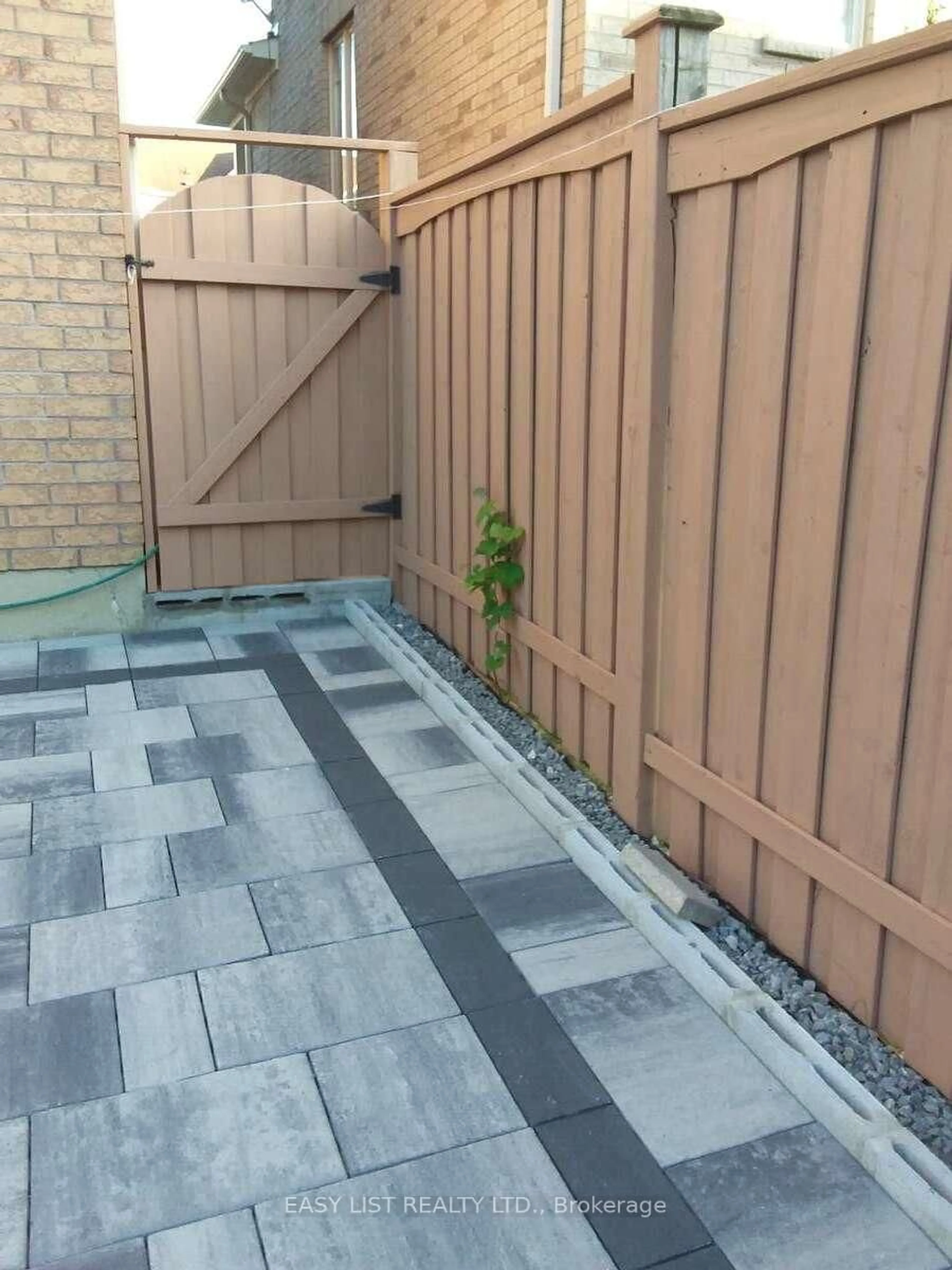Patio, street for 16 Grovewood St, Richmond Hill Ontario L4E 4X4