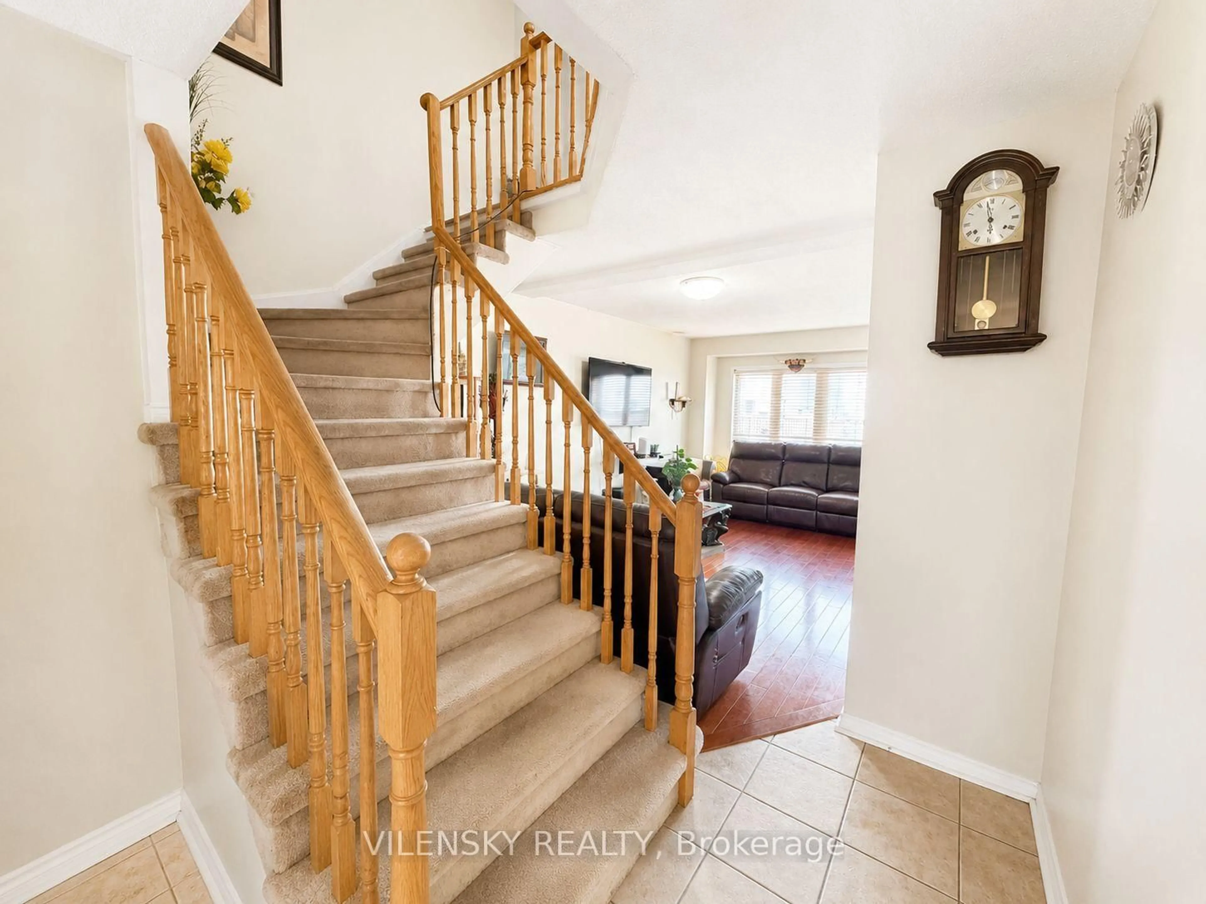 Indoor entryway for 77 Billingsley Cres, Markham Ontario L3S 4P2