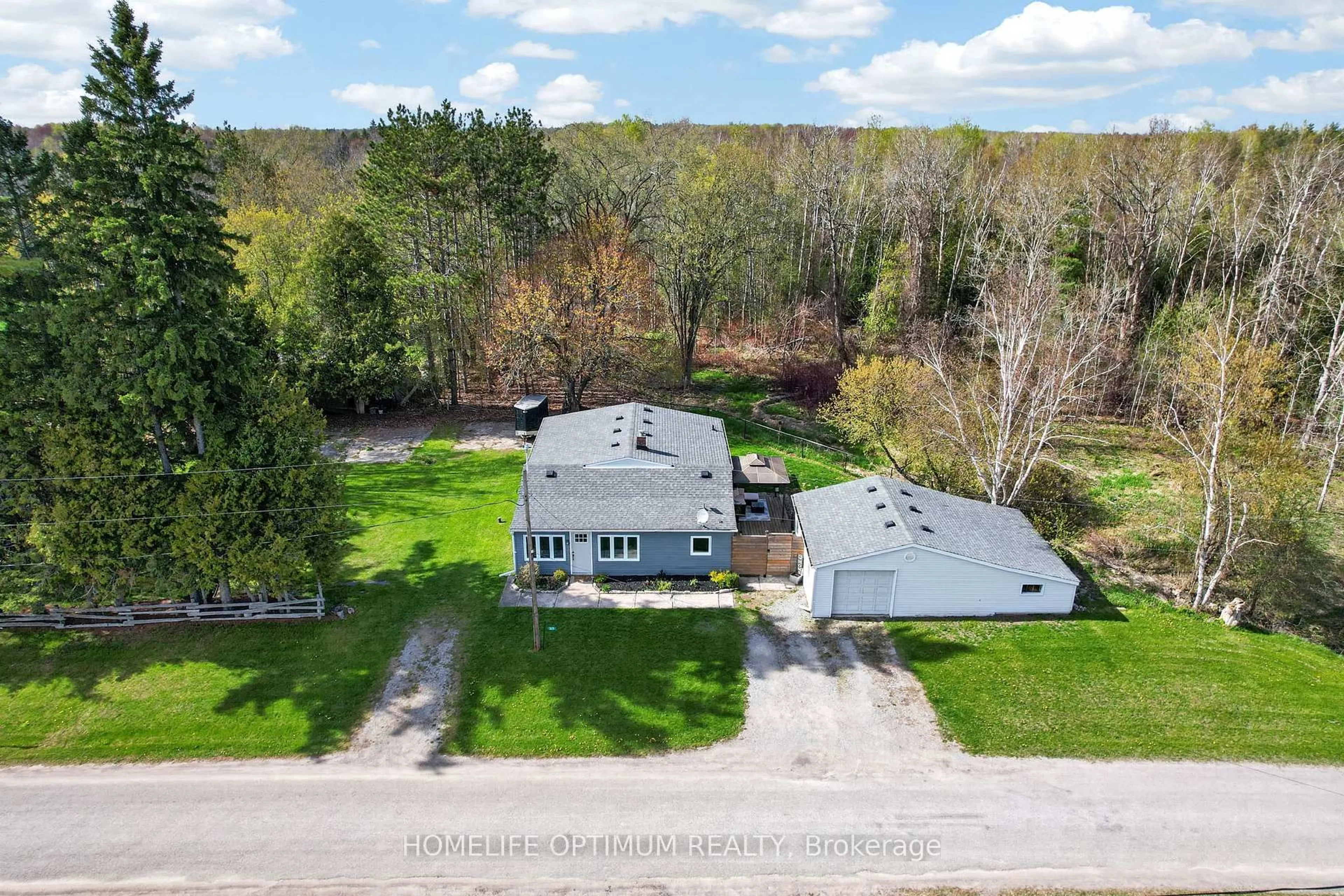 A pic from outside/outdoor area/front of a property/back of a property/a pic from drone, unknown for 5670 Thomas Dr, Georgina Ontario L0E 1A0