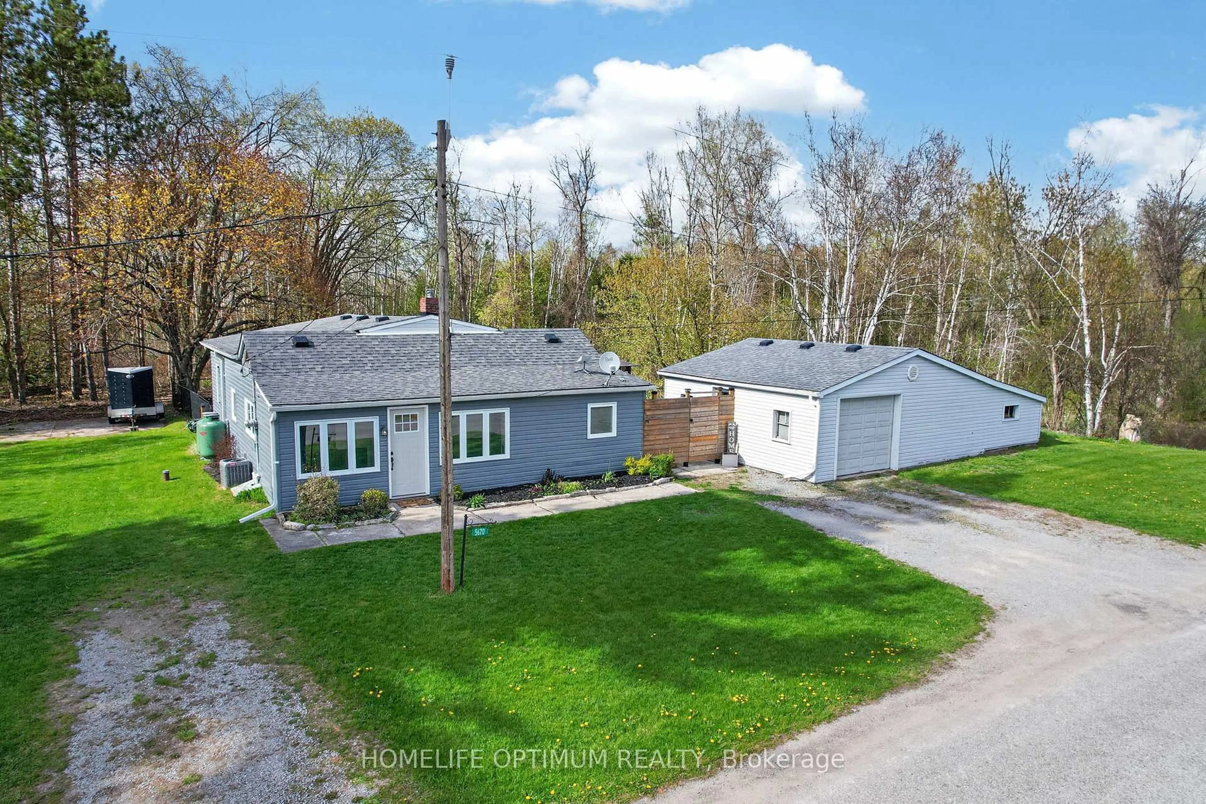 A pic from outside/outdoor area/front of a property/back of a property/a pic from drone, street for 5670 Thomas Dr, Georgina Ontario L0E 1A0