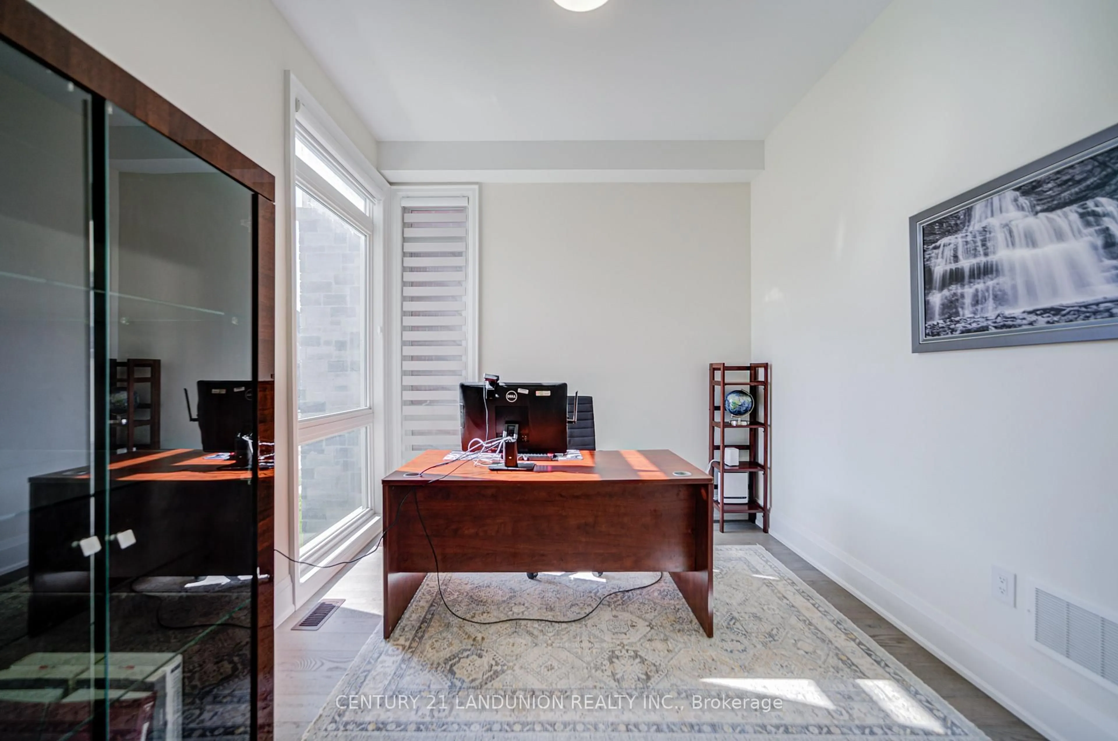 A pic of a room for 121 Milky Way Dr, Richmond Hill Ontario L4C 4L9