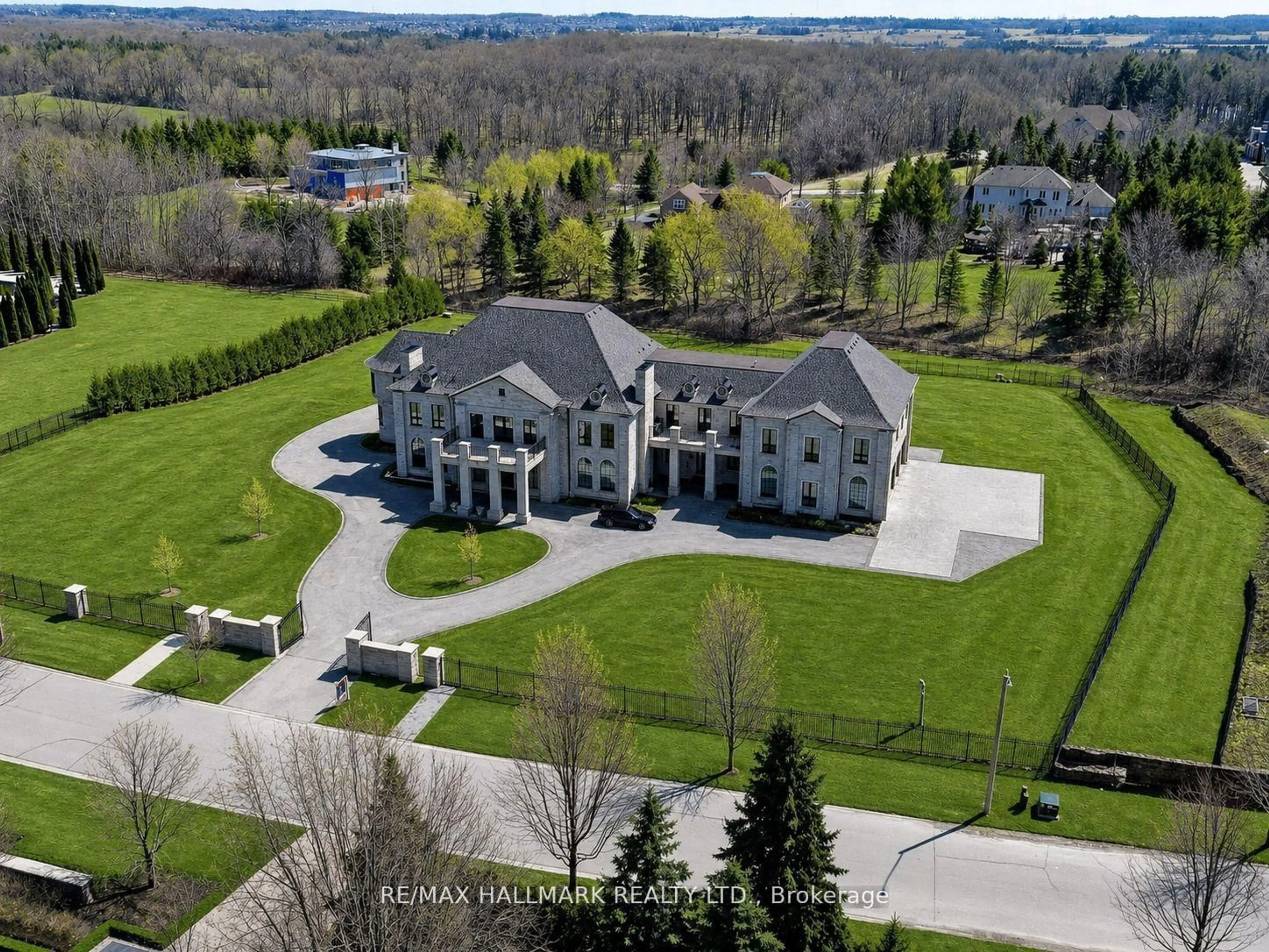 A pic from outside/outdoor area/front of a property/back of a property/a pic from drone, unknown for 15 Eden Vale Dr, King Ontario L7B 1L8