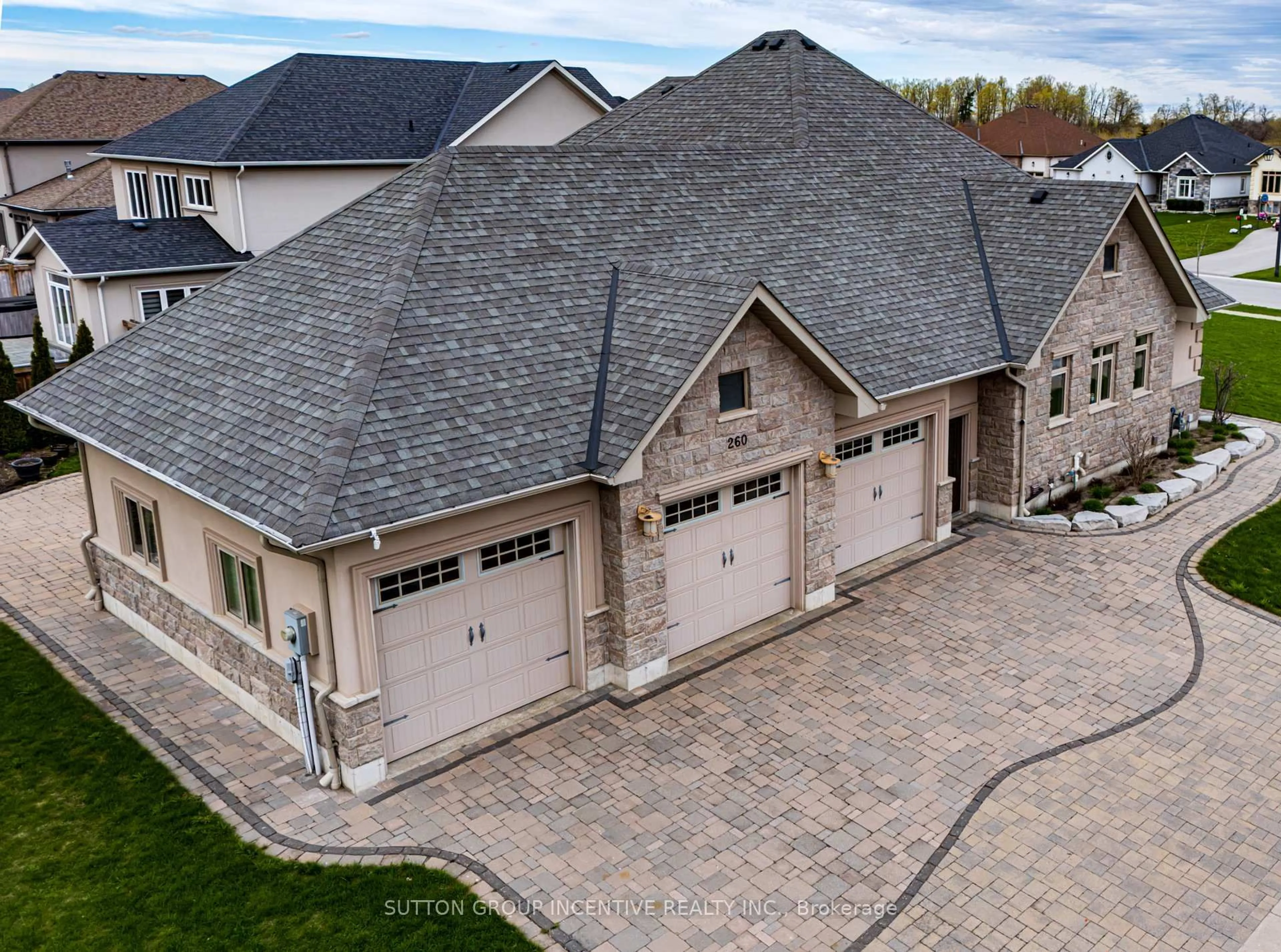 A pic from outside/outdoor area/front of a property/back of a property/a pic from drone, street for 260 Sunnybrae Ave, Innisfil Ontario L9S 1J1
