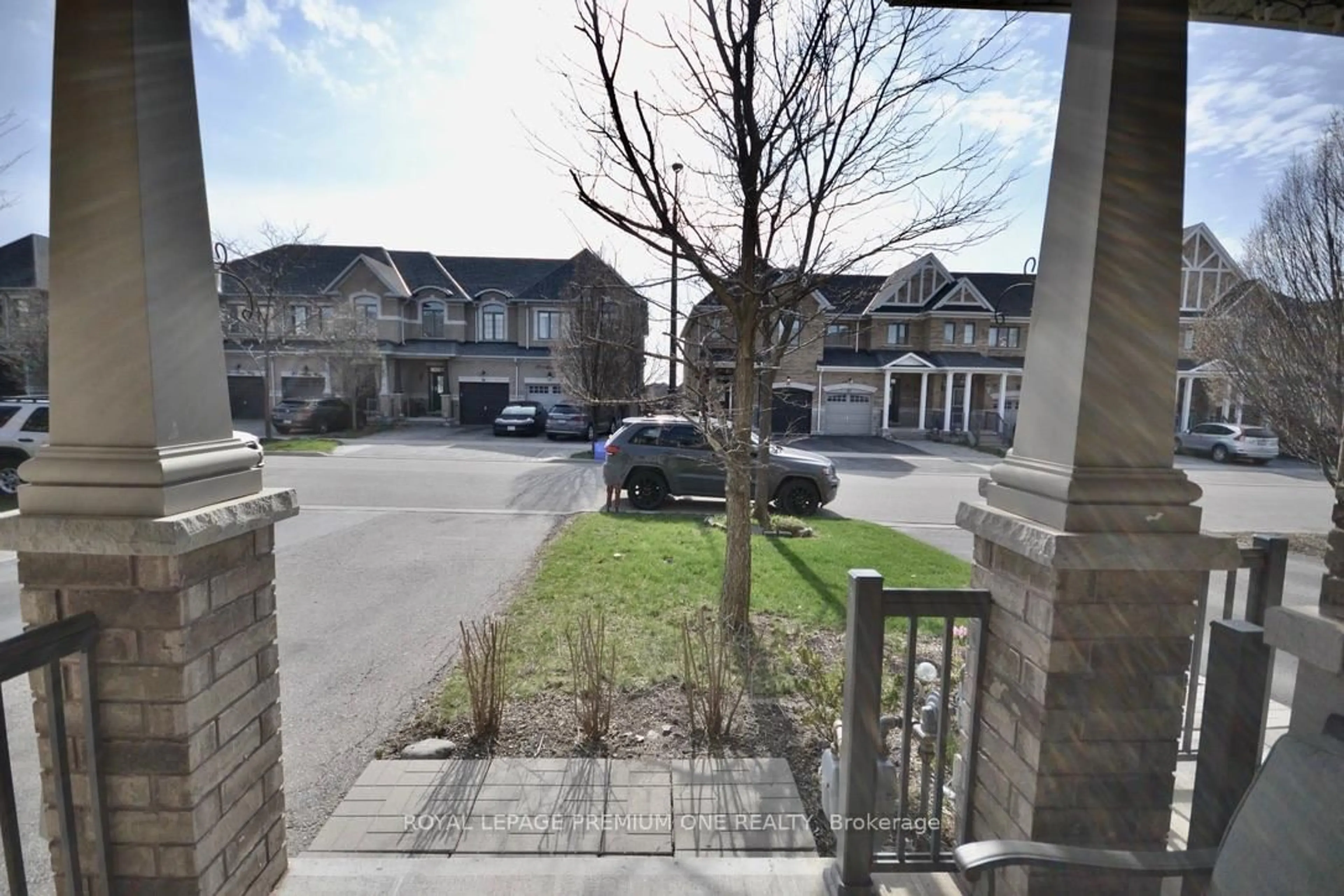 A pic from outside/outdoor area/front of a property/back of a property/a pic from drone, street for 94 Alexie Way, Vaughan Ontario L4H 3B8