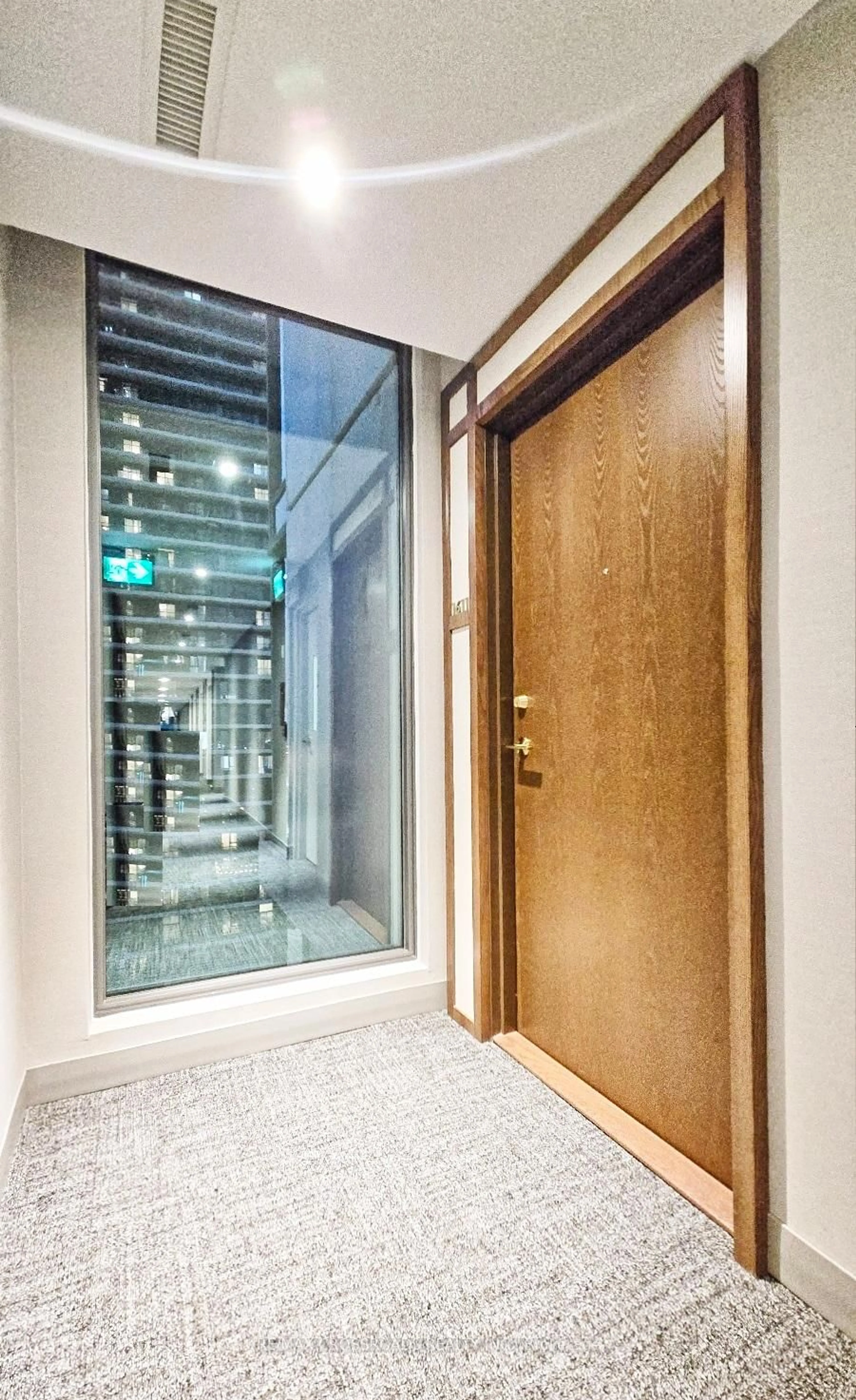 Indoor foyer for 1000 Portage Pkwy #1611, Vaughan Ontario L4K 0L1