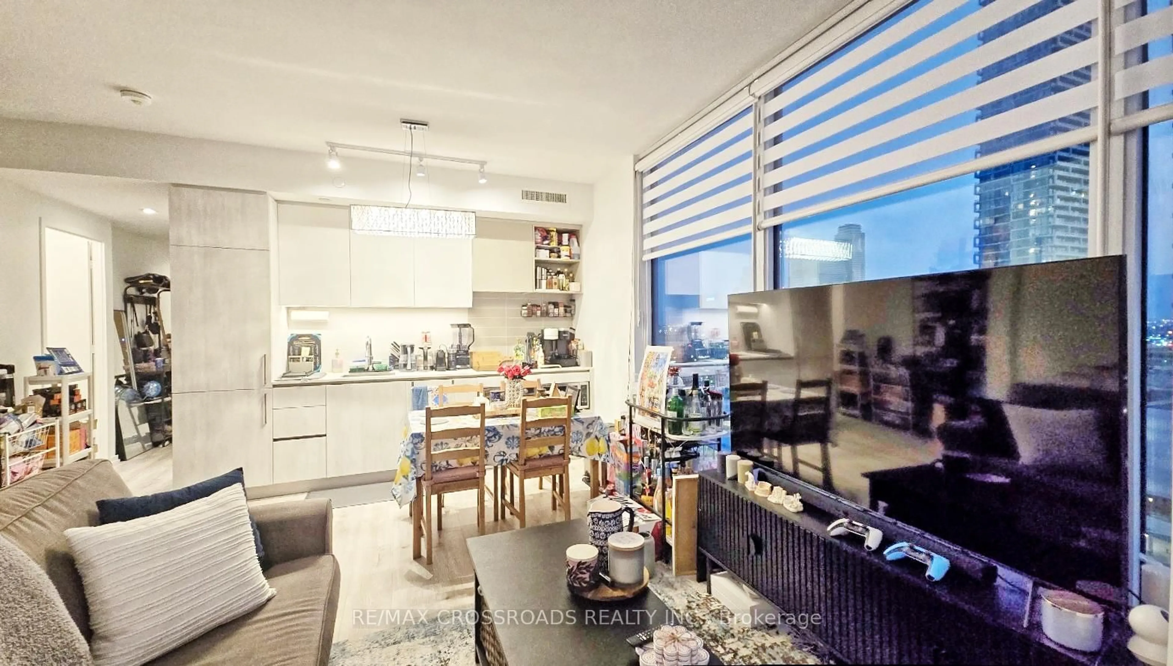 Open concept kitchen, unknown for 1000 Portage Pkwy #1611, Vaughan Ontario L4K 0L1