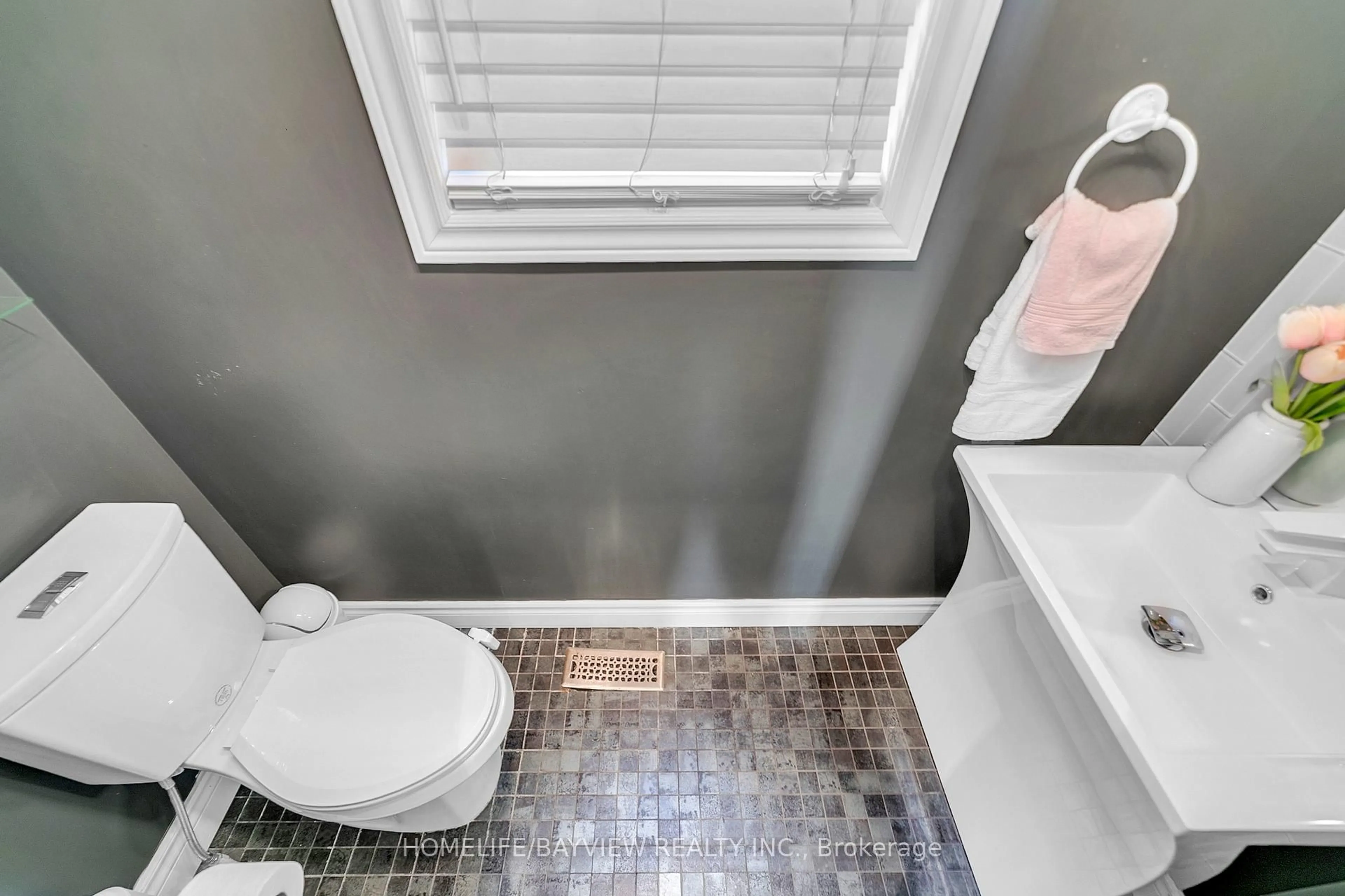 Contemporary bathroom, ceramic/tile floor for 99 Red Cardinal Tr, Richmond Hill Ontario L4E 4B8