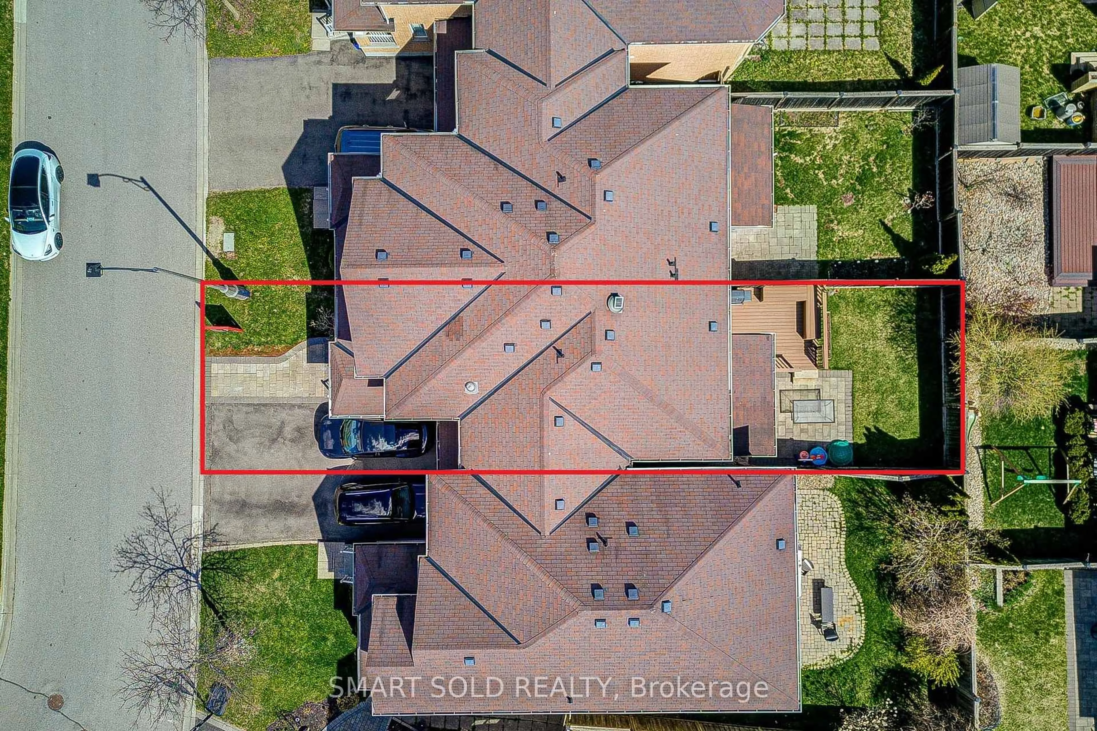 A pic from outside/outdoor area/front of a property/back of a property/a pic from drone, street for 104 Stoyell Dr, Richmond Hill Ontario L4E 0M8