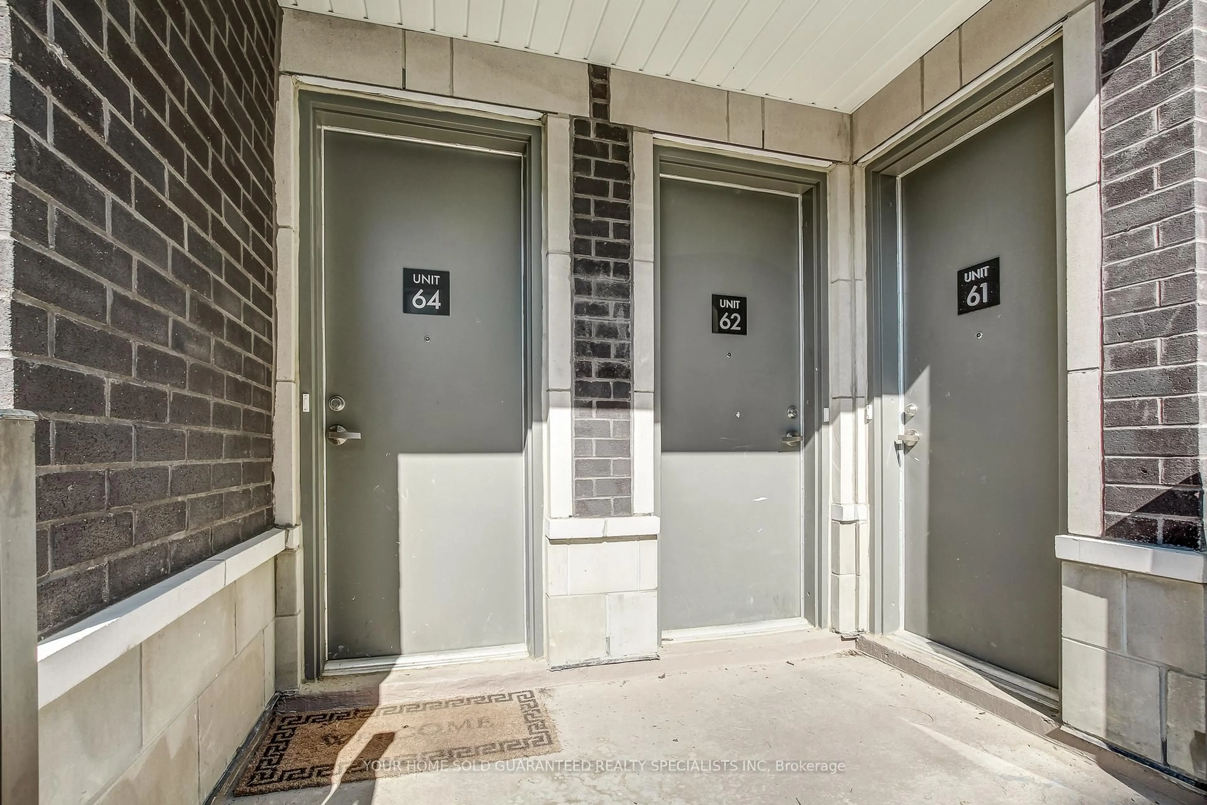 Indoor entryway for 300 Alex Gardner Circ #64, Aurora Ontario L4G 3G5