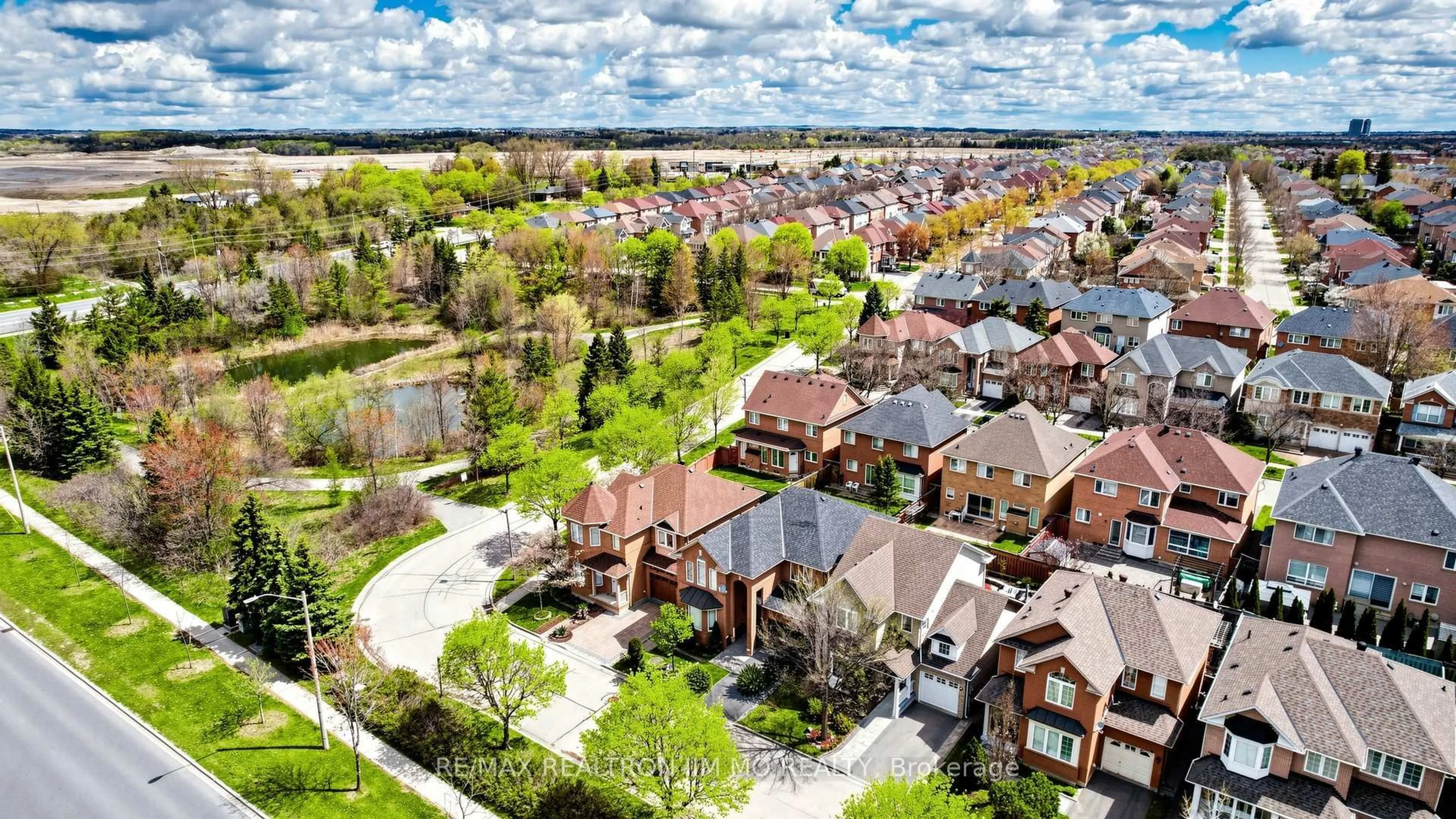A pic from outside/outdoor area/front of a property/back of a property/a pic from drone, city buildings view from balcony for 6 Majestic Dr, Markham Ontario L6C 2B2